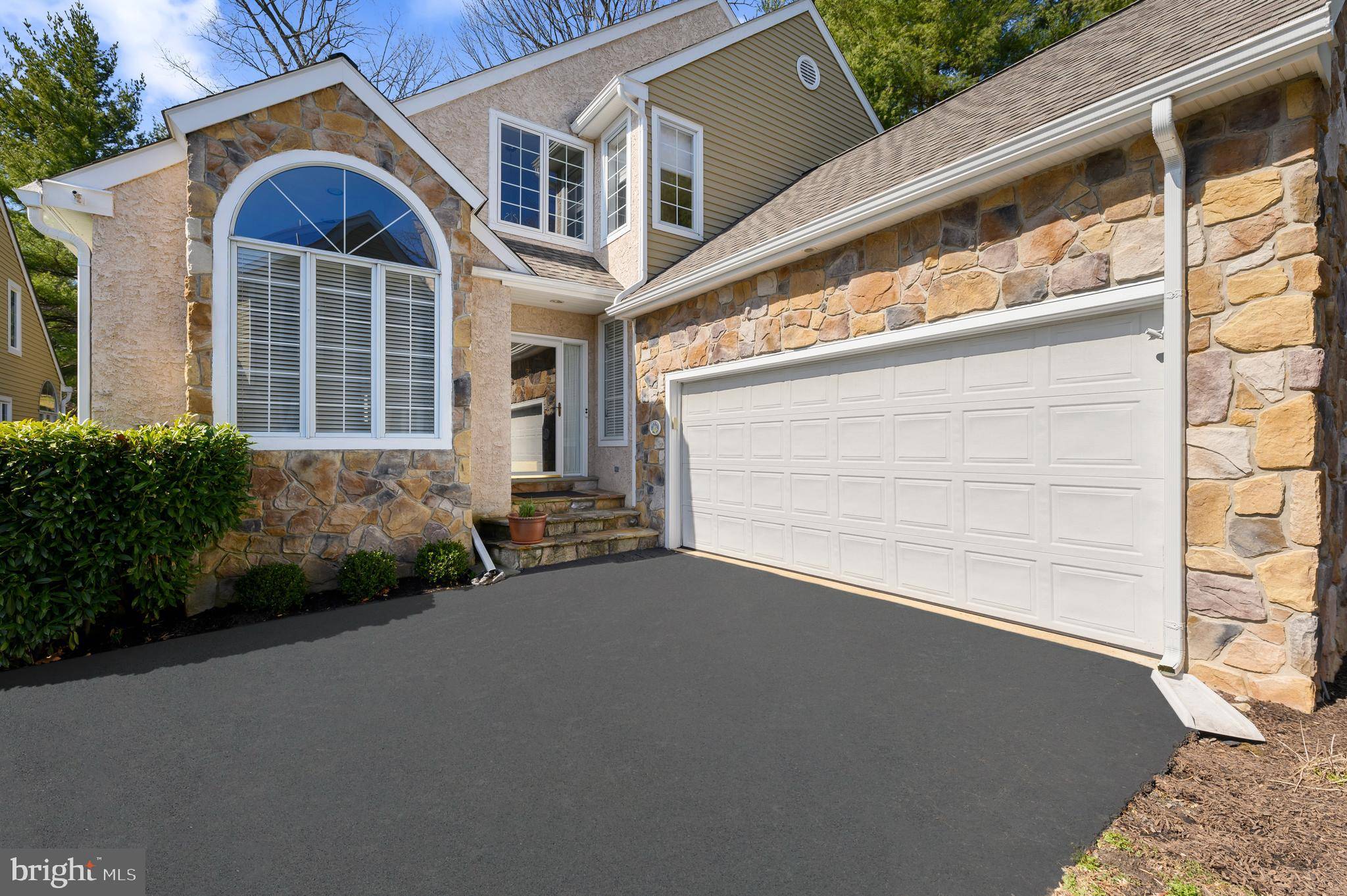 Newtown Square, PA 19073,65 BRIDLE WAY