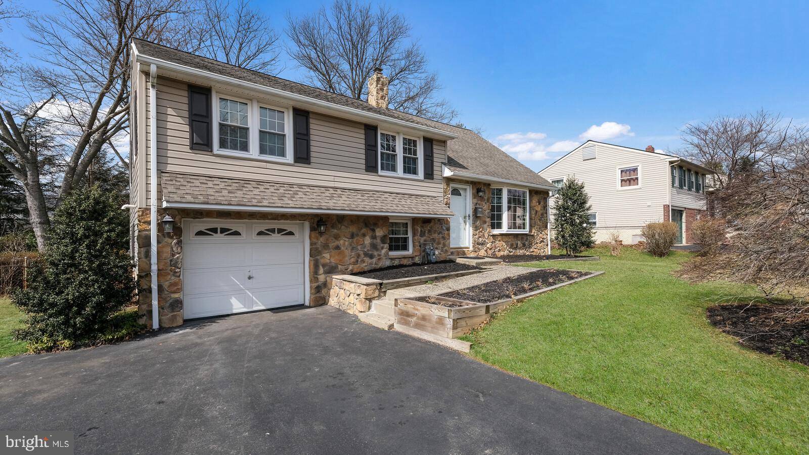 Aston, PA 19014,25 COBBLESTONE LN