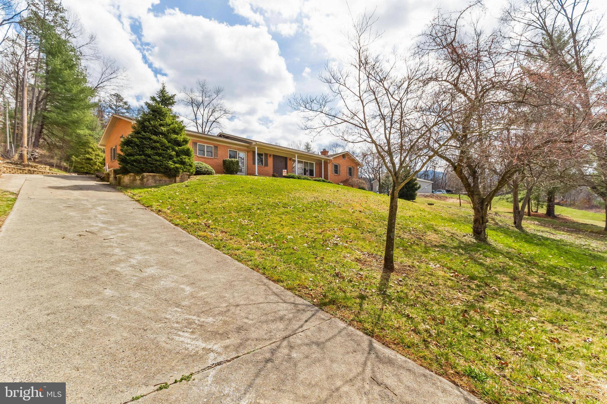 Luray, VA 22835,620 CLEARVIEW RD