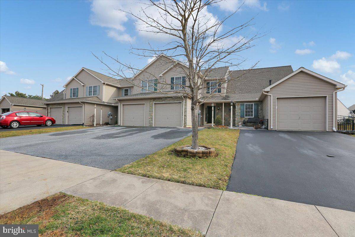 Lititz, PA 17543,80 PEBBLE CREEK DR