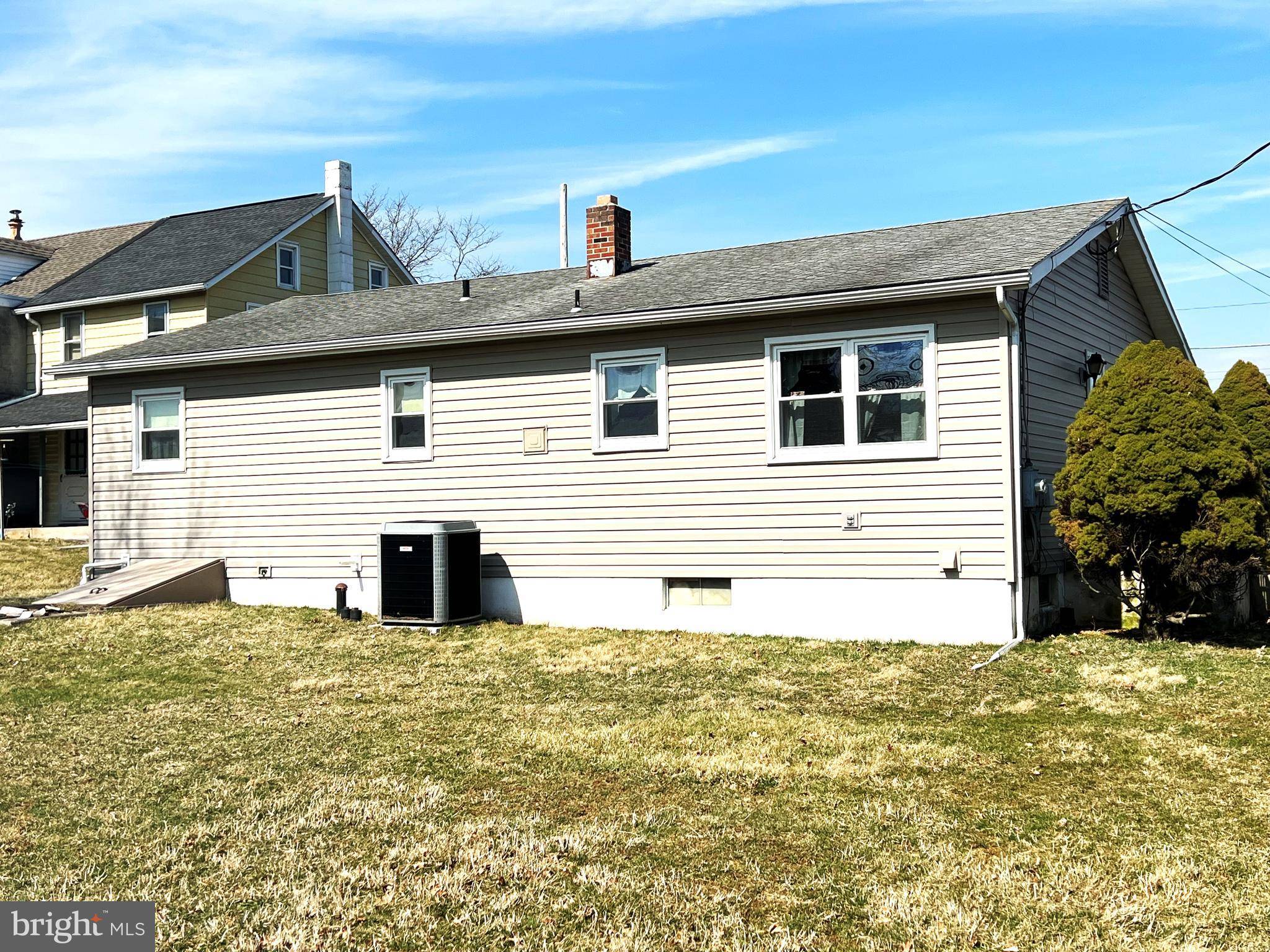 Topton, PA 19562,108 W BARKLEY ST