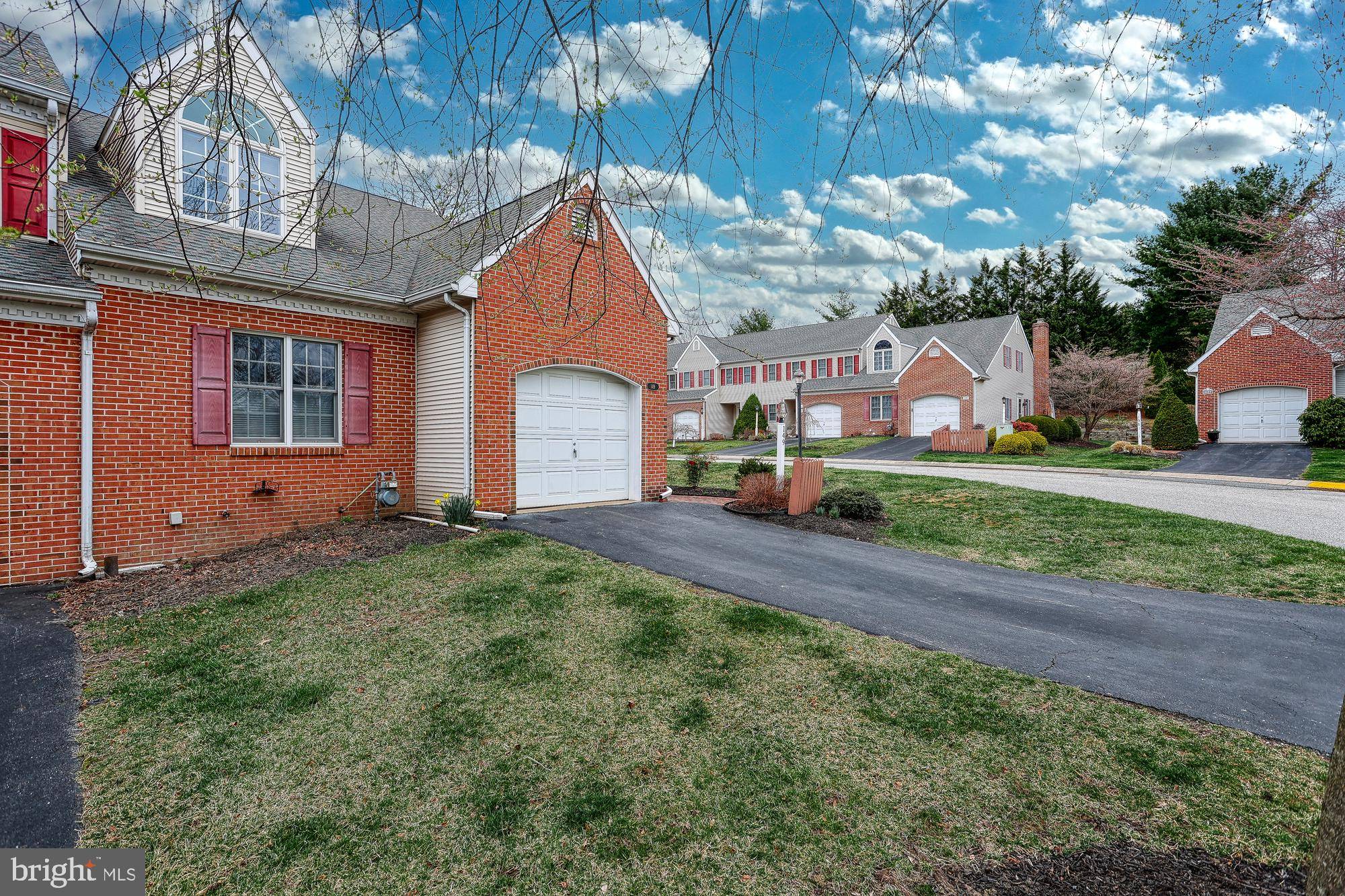 York, PA 17406,149 CARRIAGE HILL LN #149