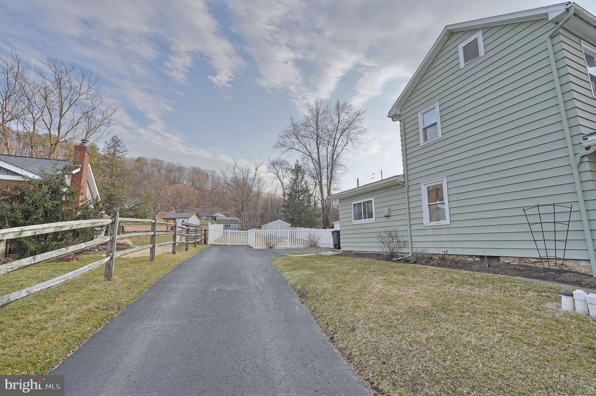 Lenhartsville, PA 19534,2 CHESTNUT ST