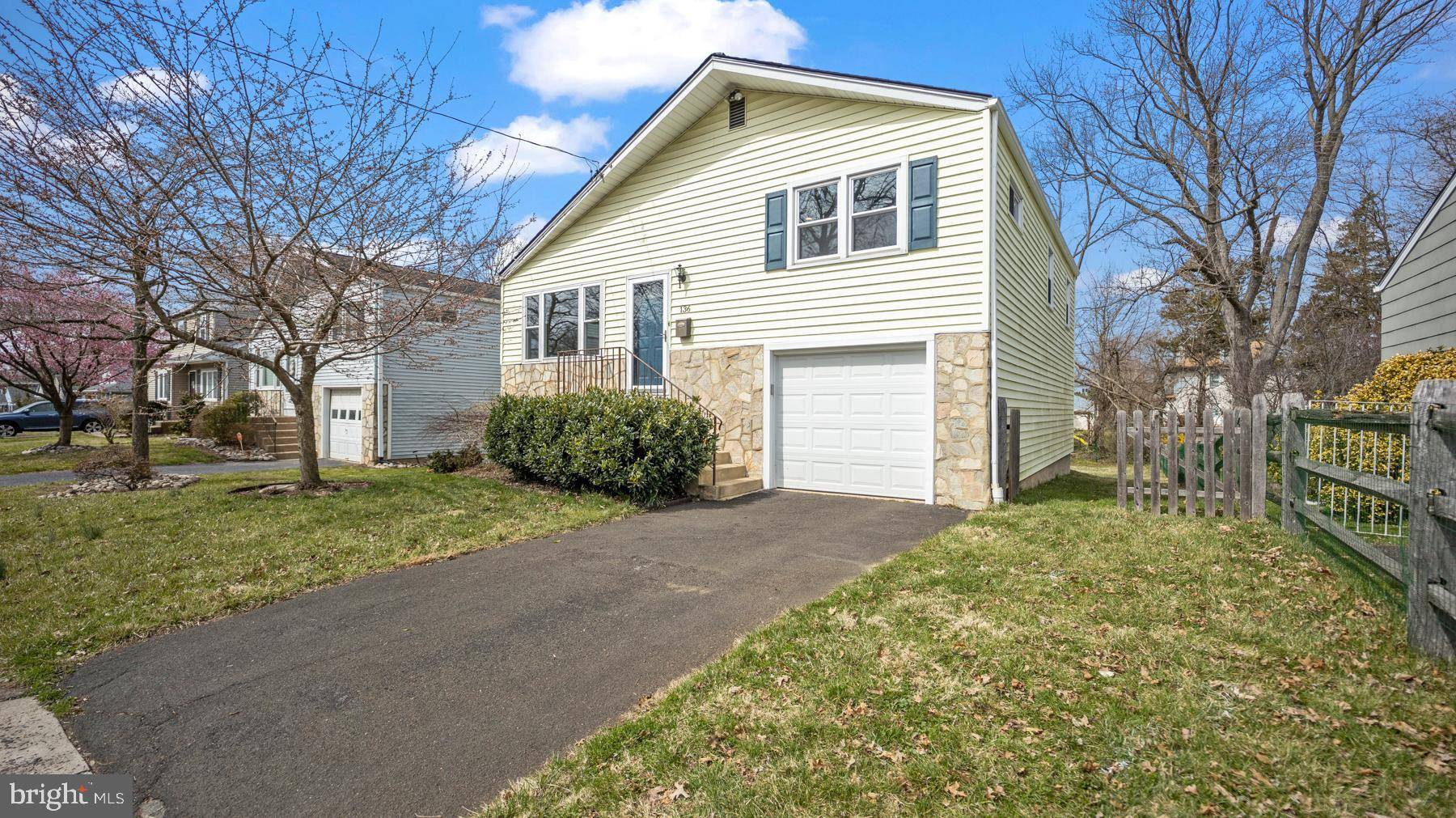 Glenside, PA 19038,136 TENNIS AVE