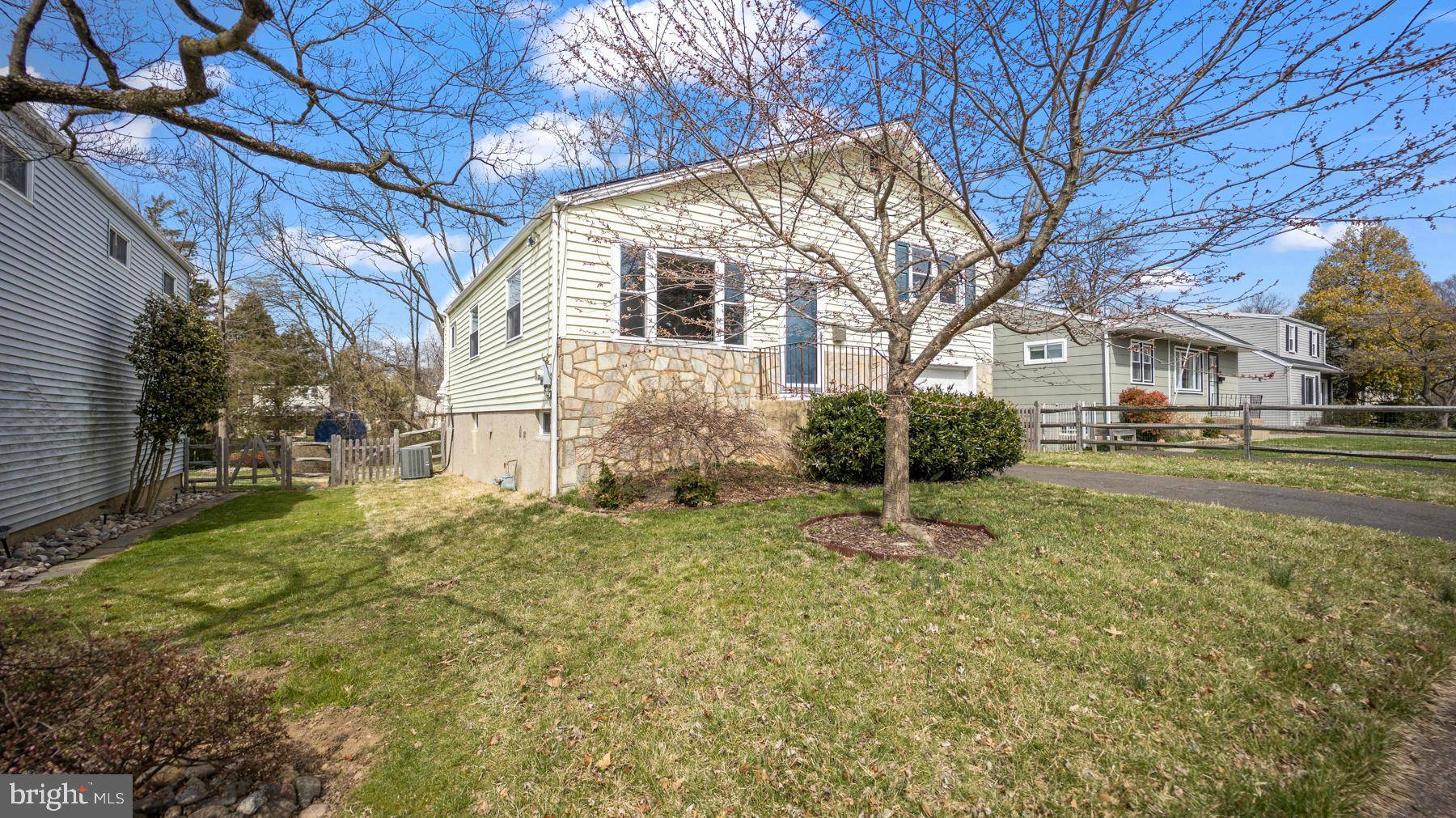 Glenside, PA 19038,136 TENNIS AVE