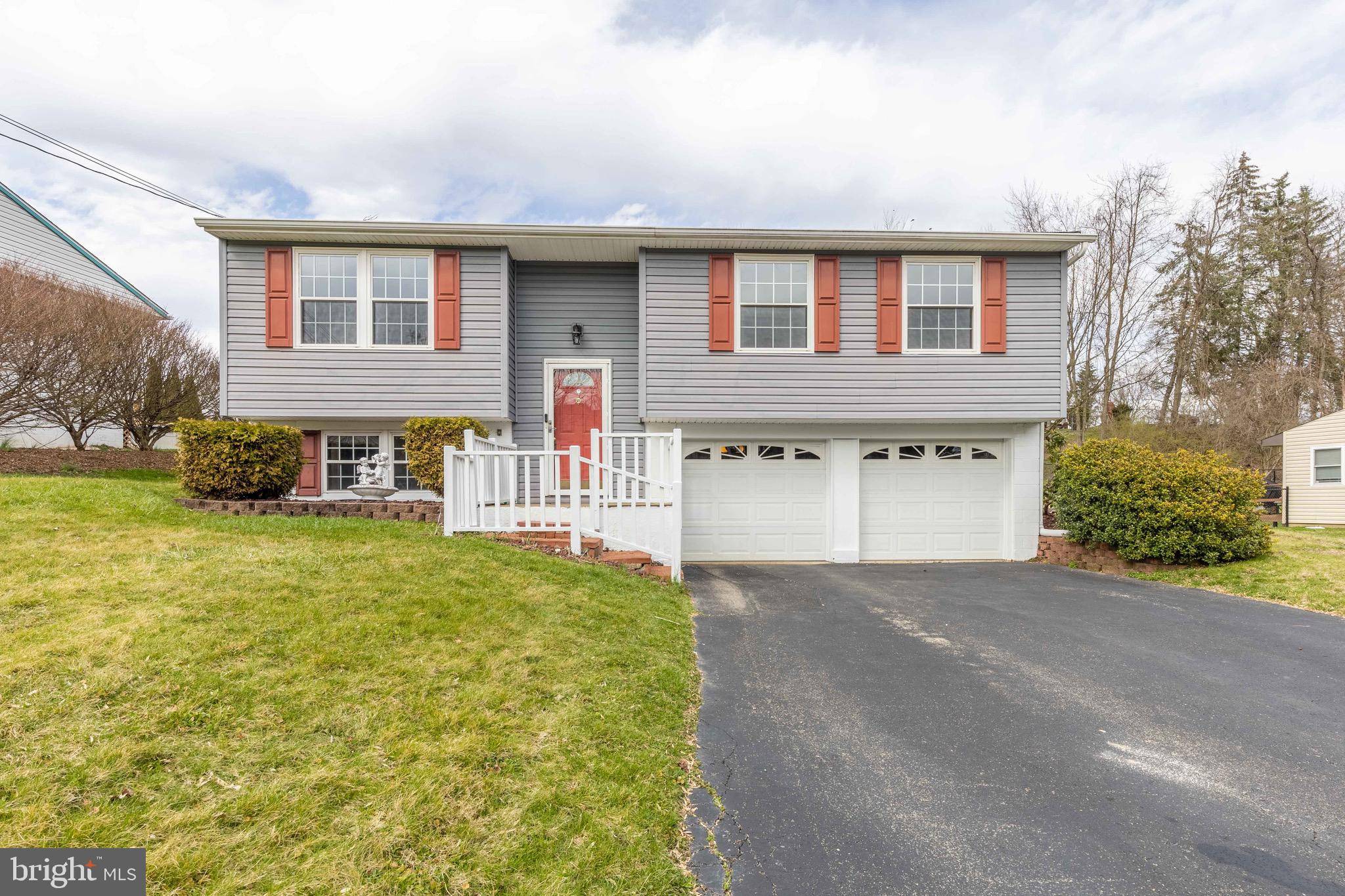 North Huntingdon, PA 15642,9589 LAUREL AVE