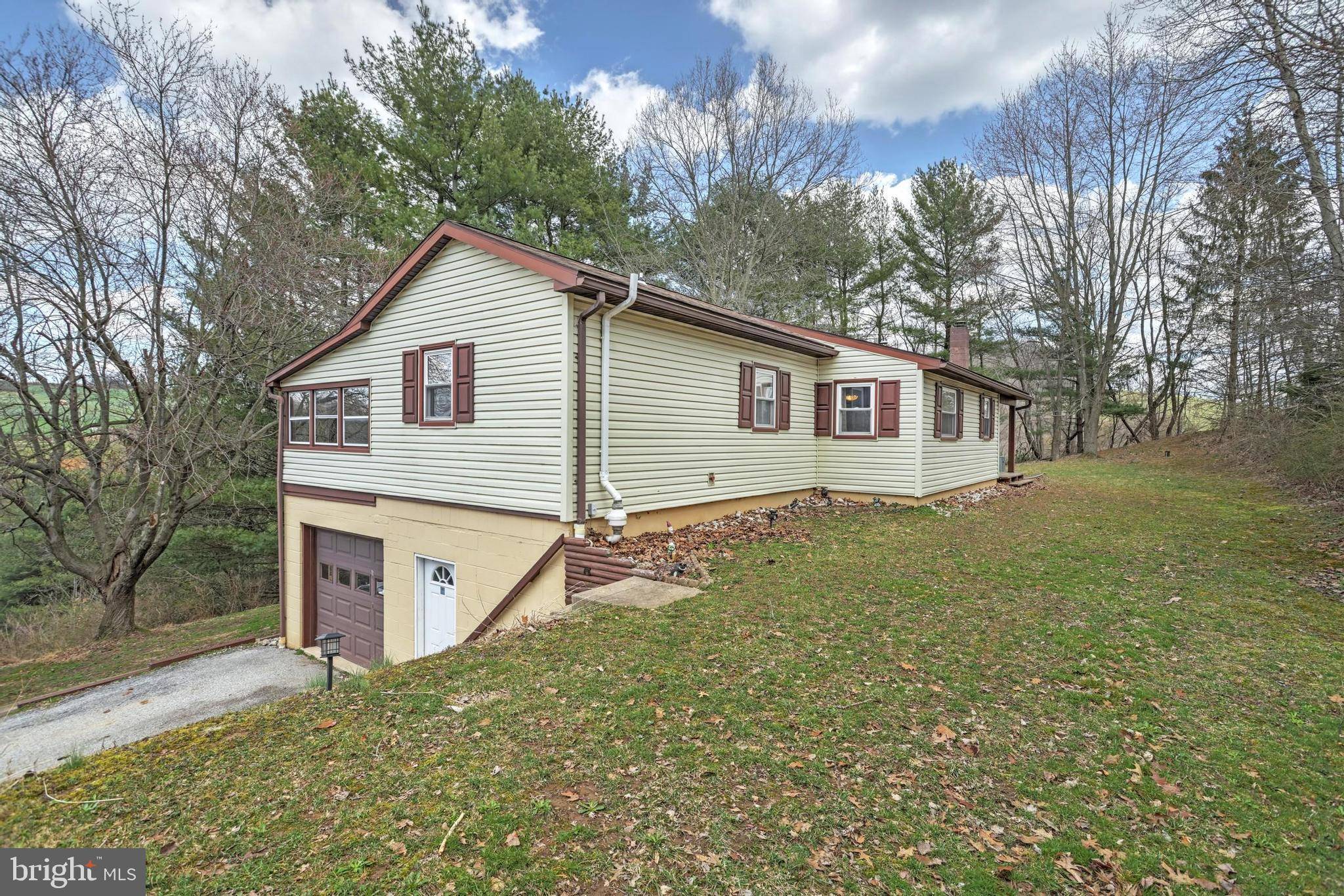 Glen Rock, PA 17327,2073 GARLAND LN