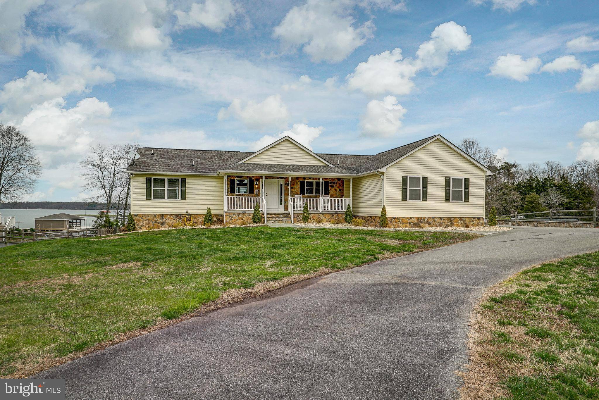 Bumpass, VA 23024,214 PLEASANTS VIEW PT