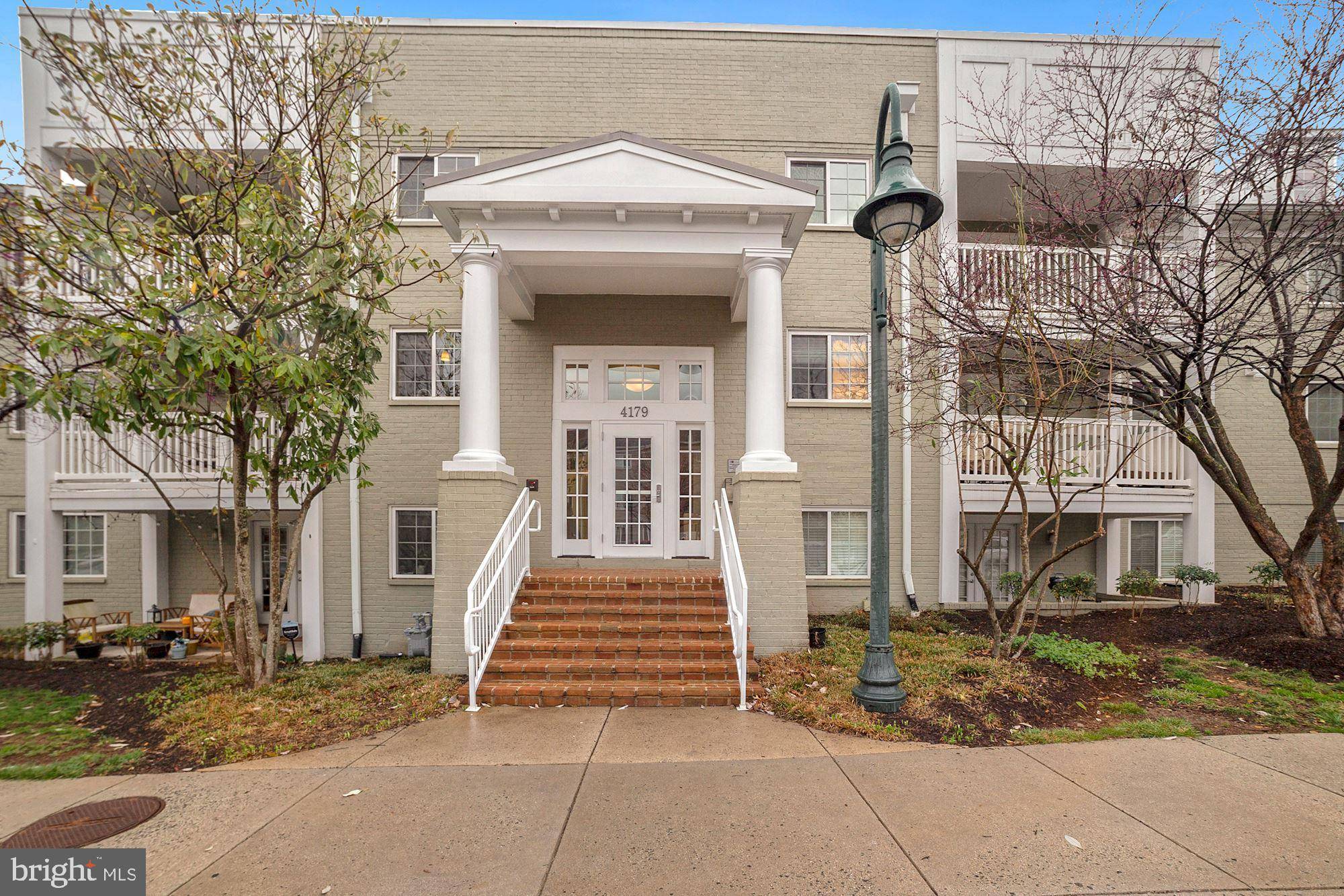 Arlington, VA 22204,4179 S FOUR MILE RUN DR #303