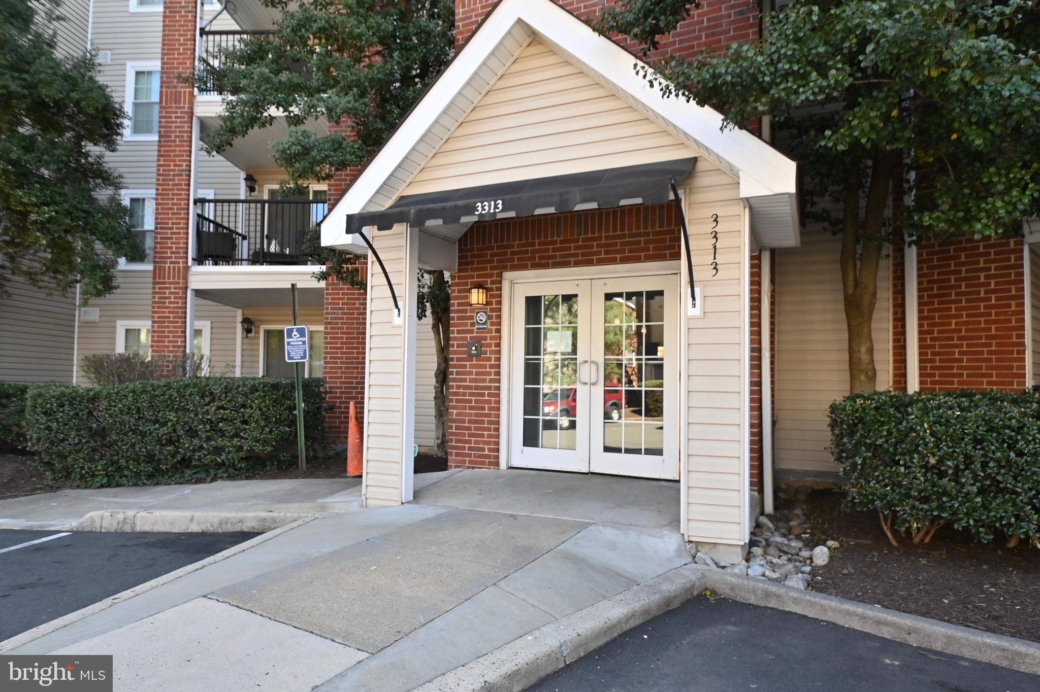 Alexandria, VA 22302,3313 WYNDHAM CIR #4218