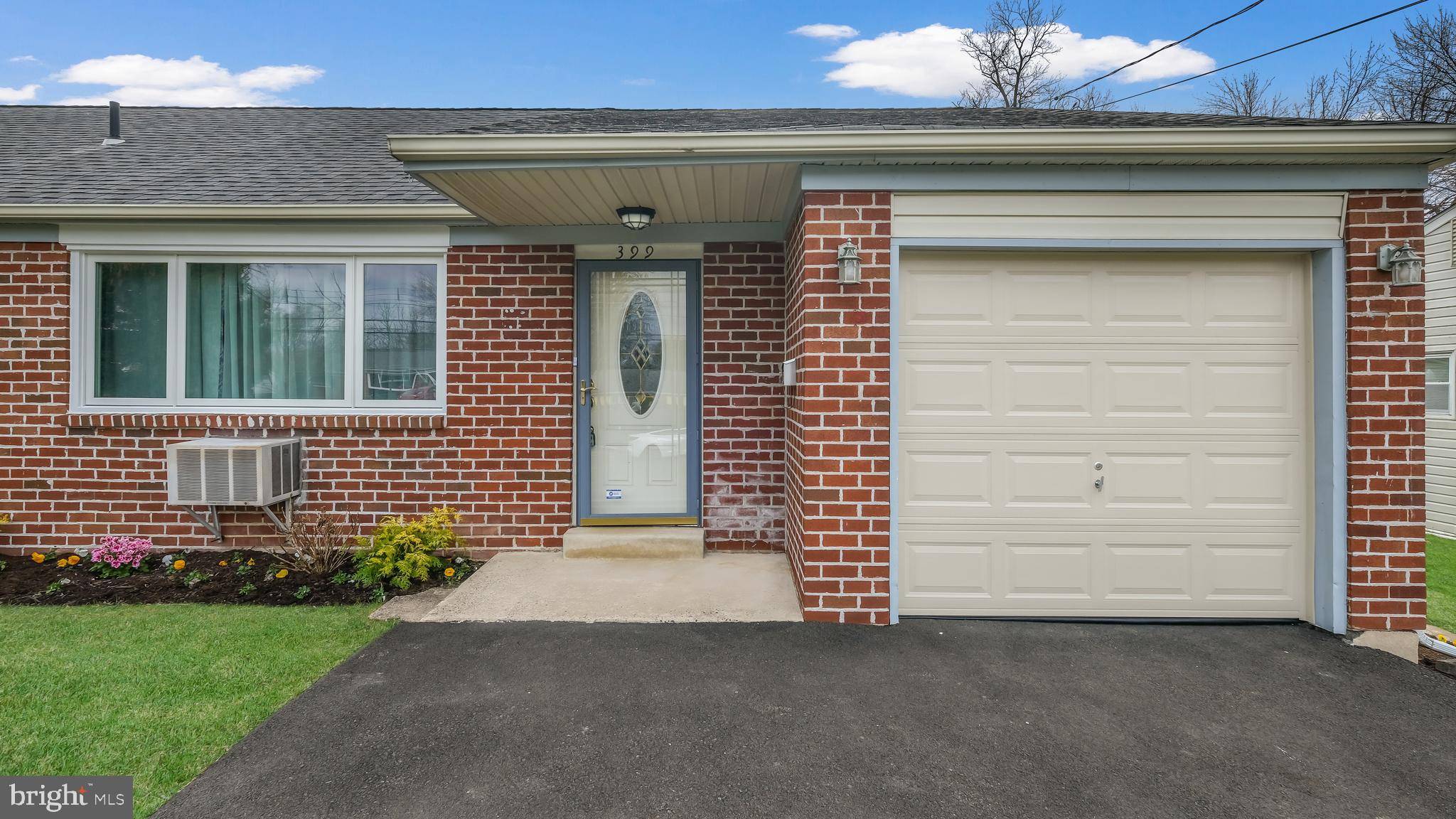 Warminster, PA 18974,399 DEB LN