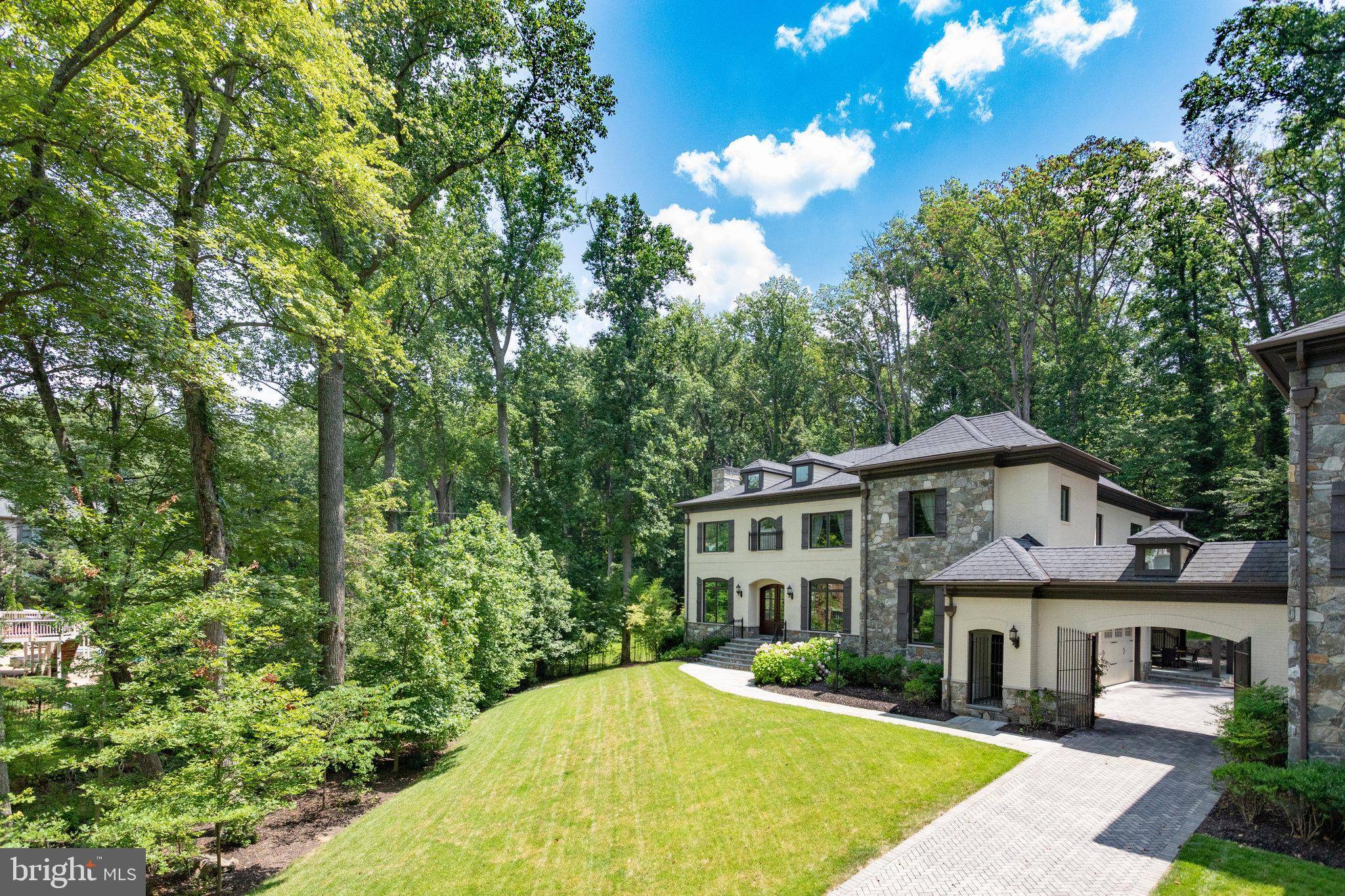 Mclean, VA 22102,8747 BROOK RD