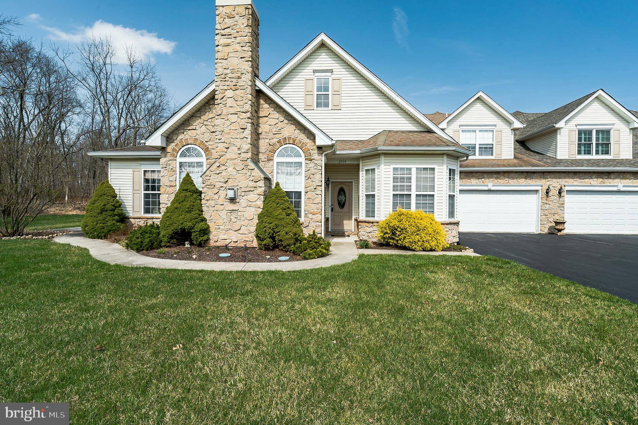 Pennsburg, PA 18073,2014 ROSE DR