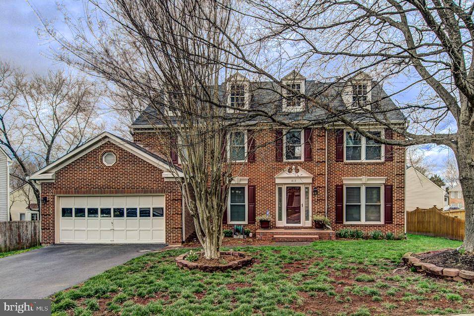 Herndon, VA 20170,813 SPRING KNOLL DR