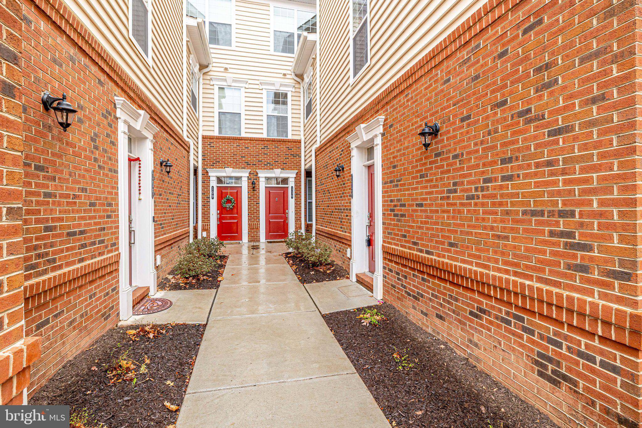 Ashburn, VA 20148,23265 MILLTOWN KNOLL SQ #113