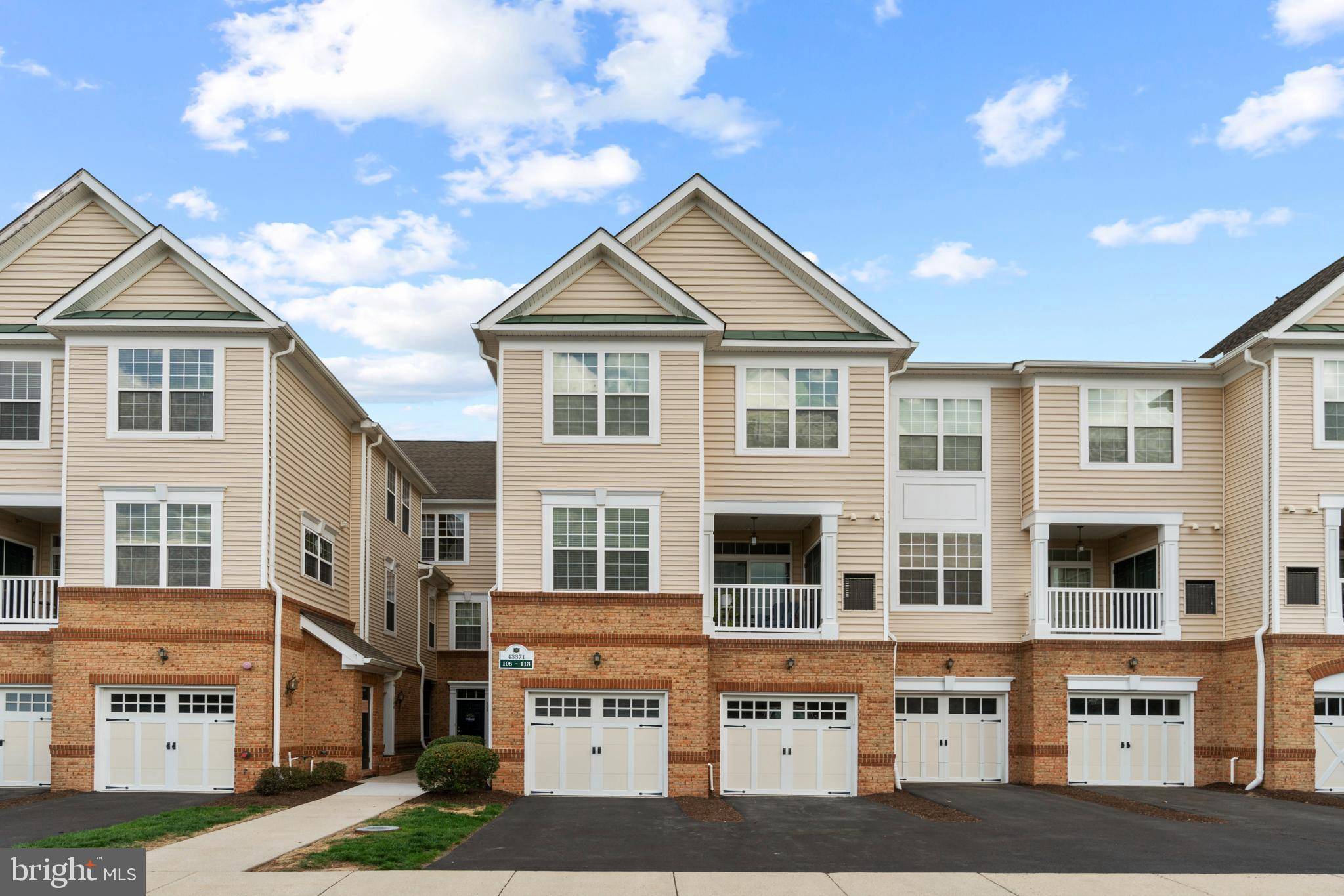 Ashburn, VA 20147,43371 LOCUST DALE TER #112