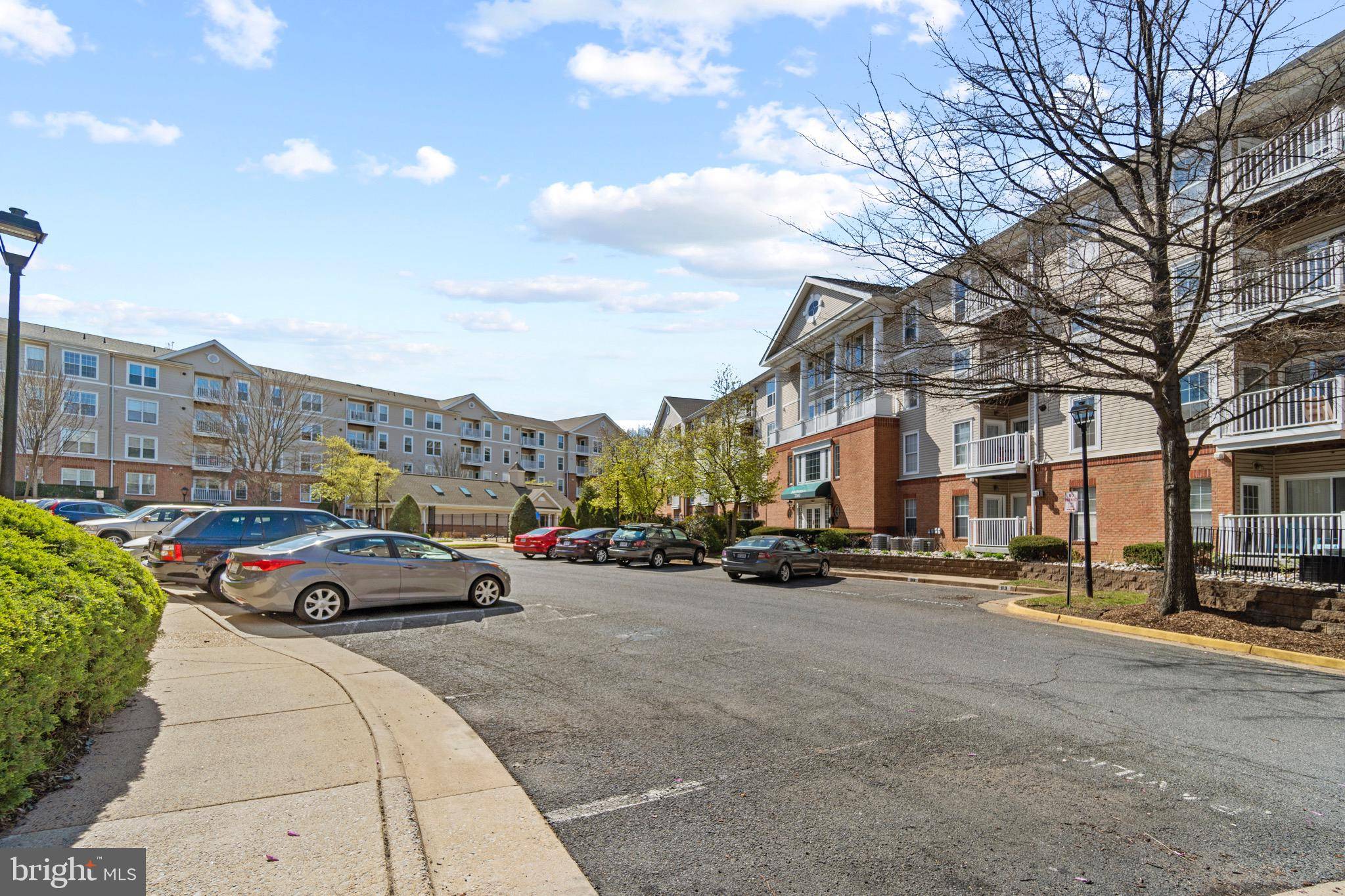 Falls Church, VA 22043,7011 FALLS REACH DR #109