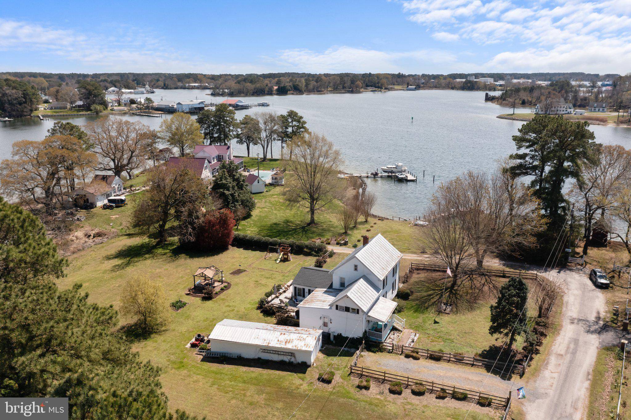 Reedville, VA 22539,697 BUZZARDS POINT RD