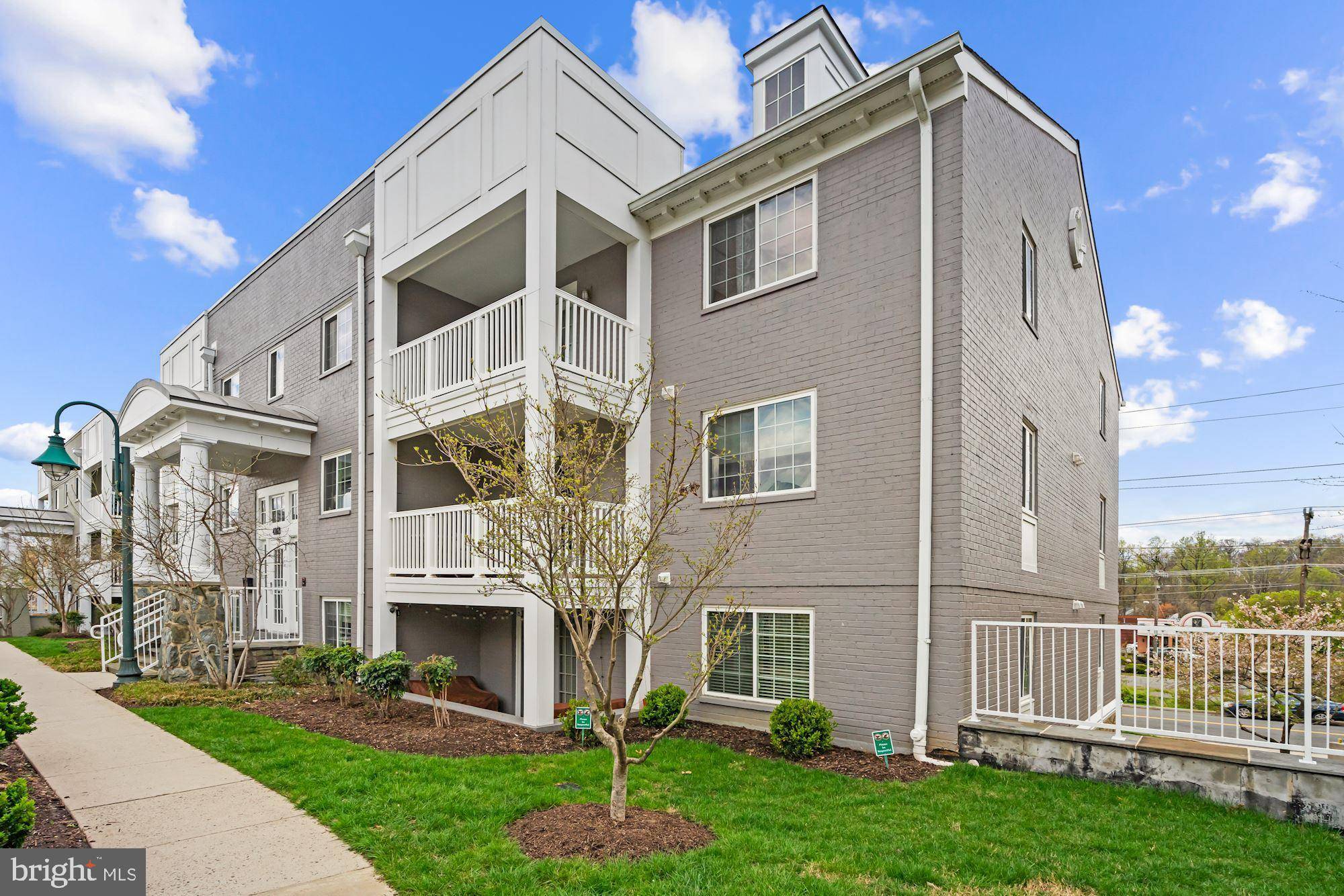 Arlington, VA 22204,4163 S FOUR MILE RUN DR #302