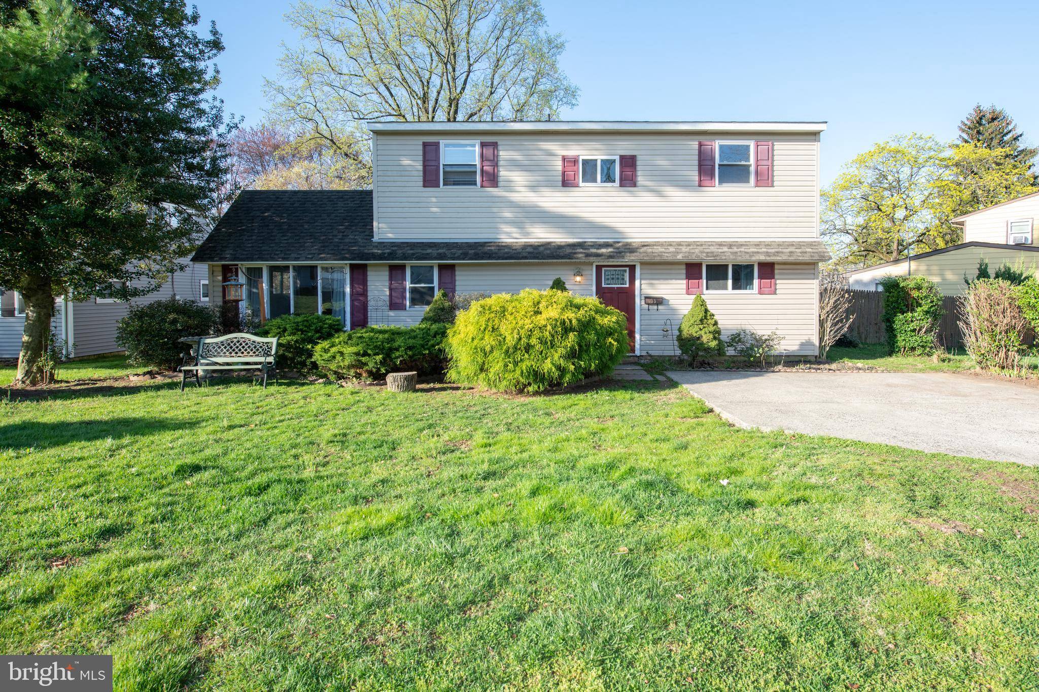 Levittown, PA 19055,39 ROCKY POOL LN