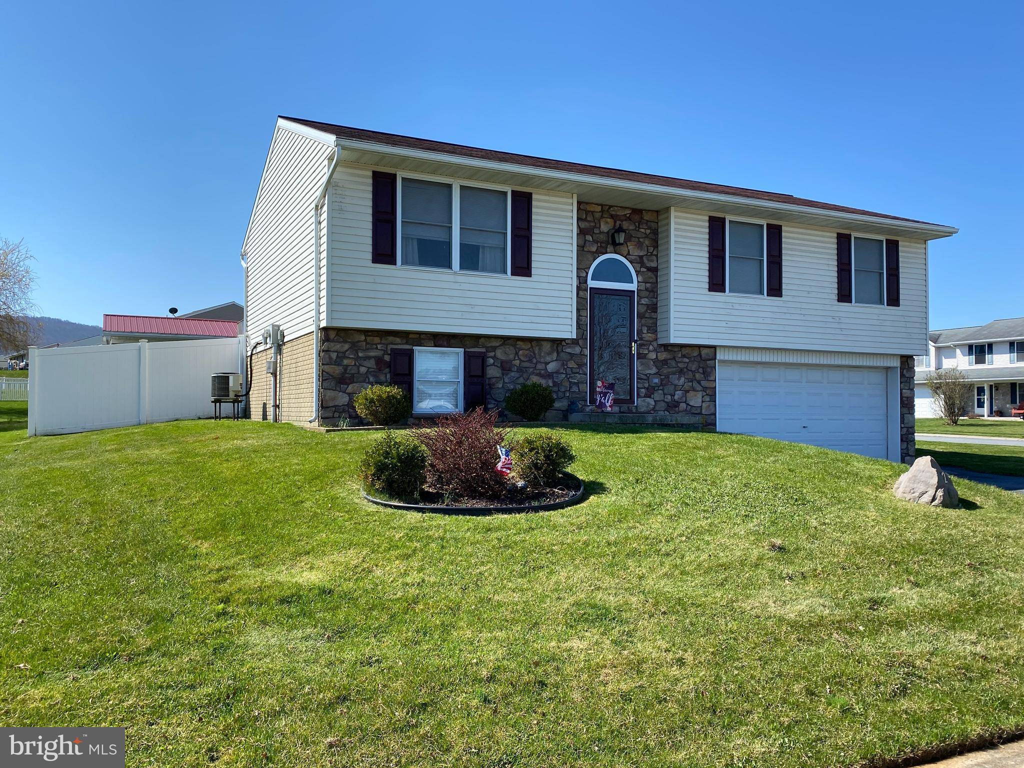 Newmanstown, PA 17073,2 COTTAGE LN