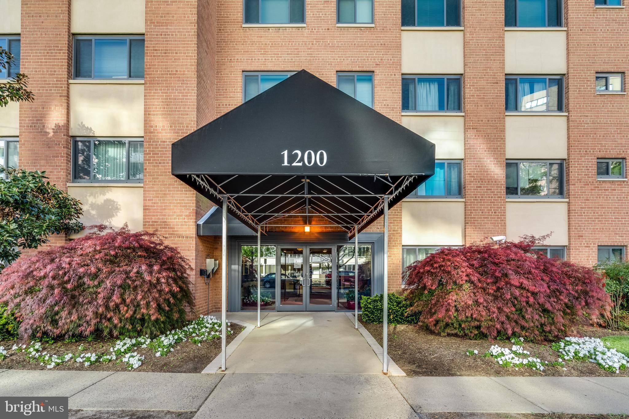 Arlington, VA 22202,1200 S ARLINGTON RIDGE RD #208