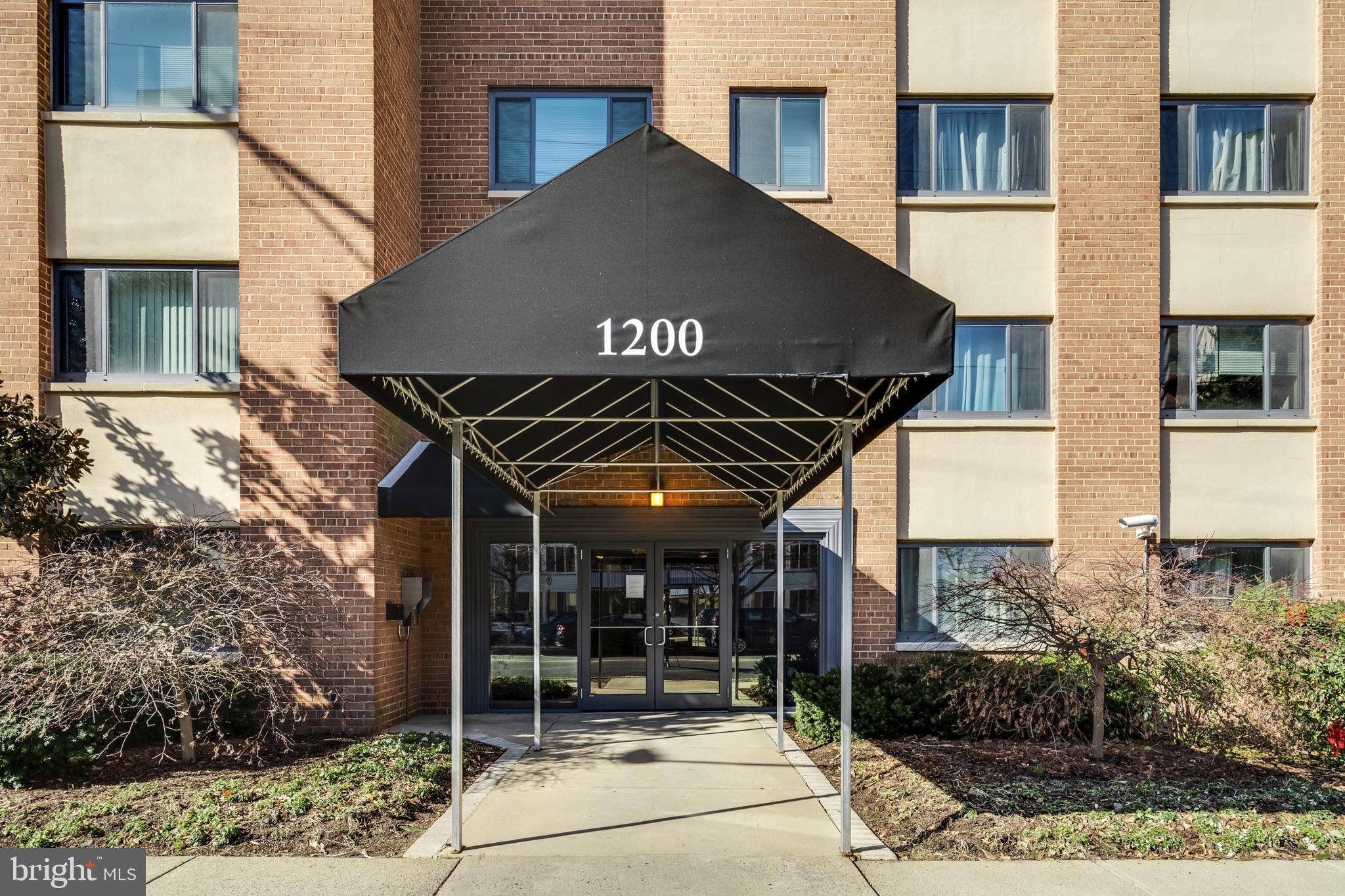 Arlington, VA 22202,1200 S ARLINGTON RIDGE RD #208