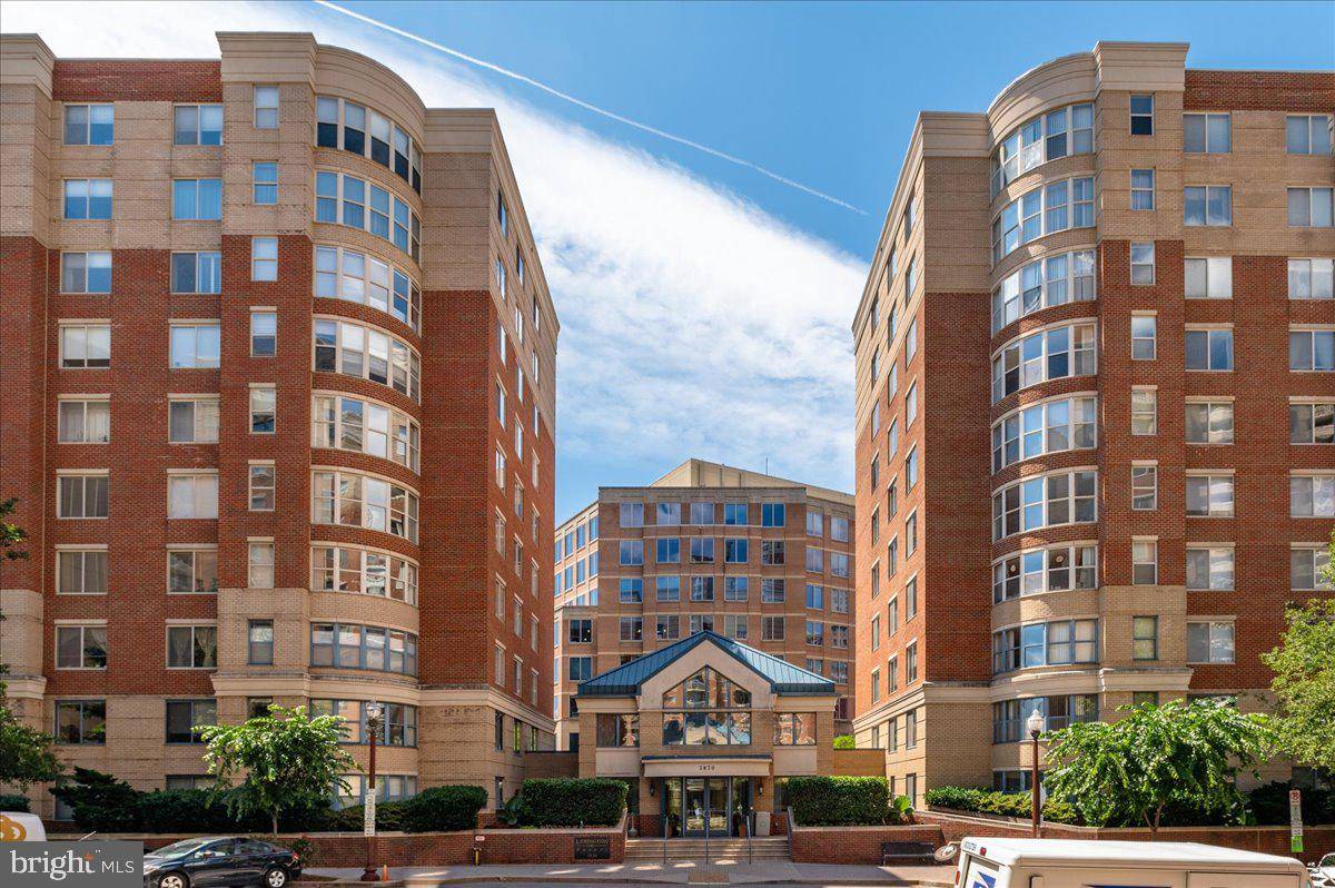 Arlington, VA 22203,3830 9TH ST N #109W