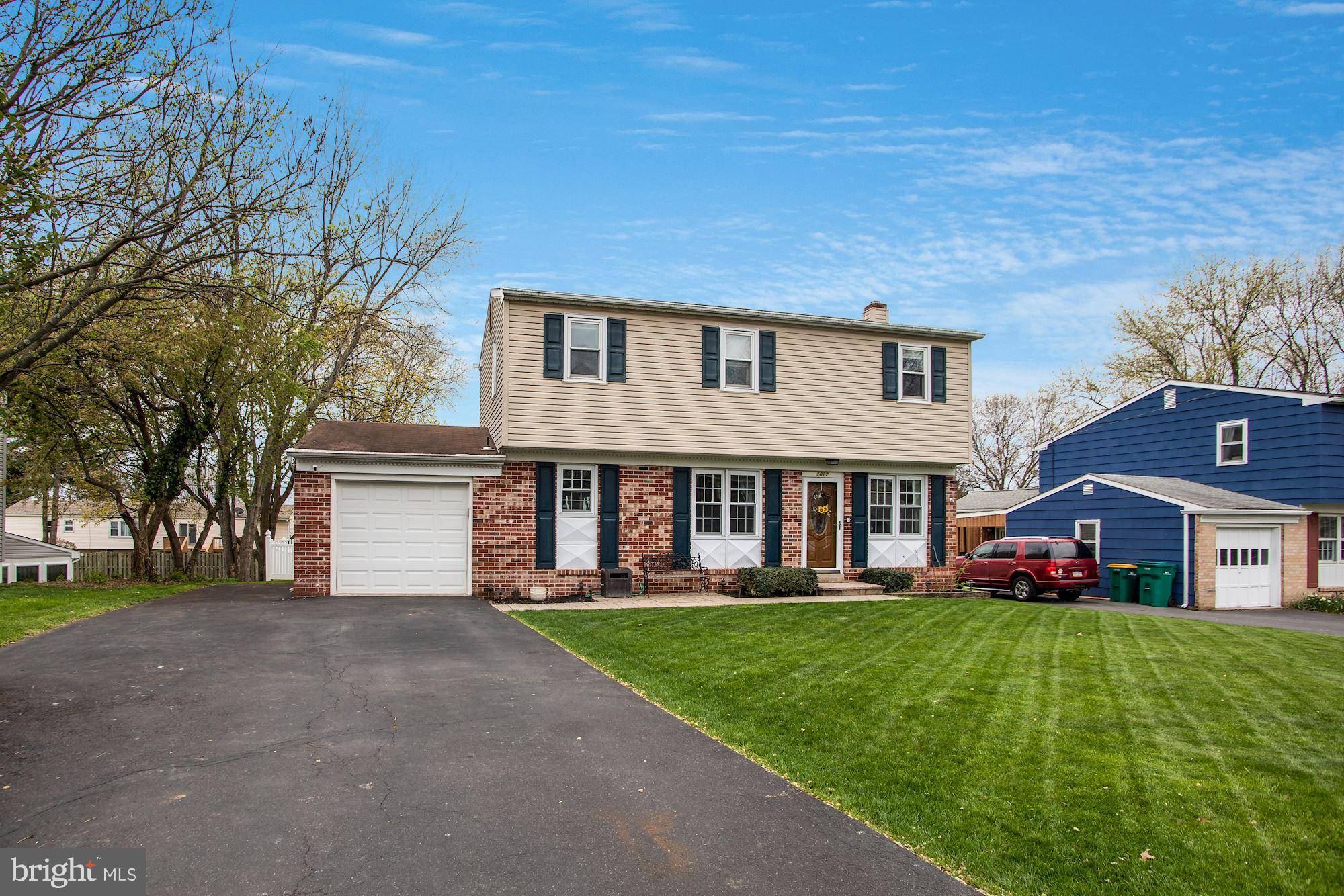 Pennsburg, PA 18073,1027 LAKE LN