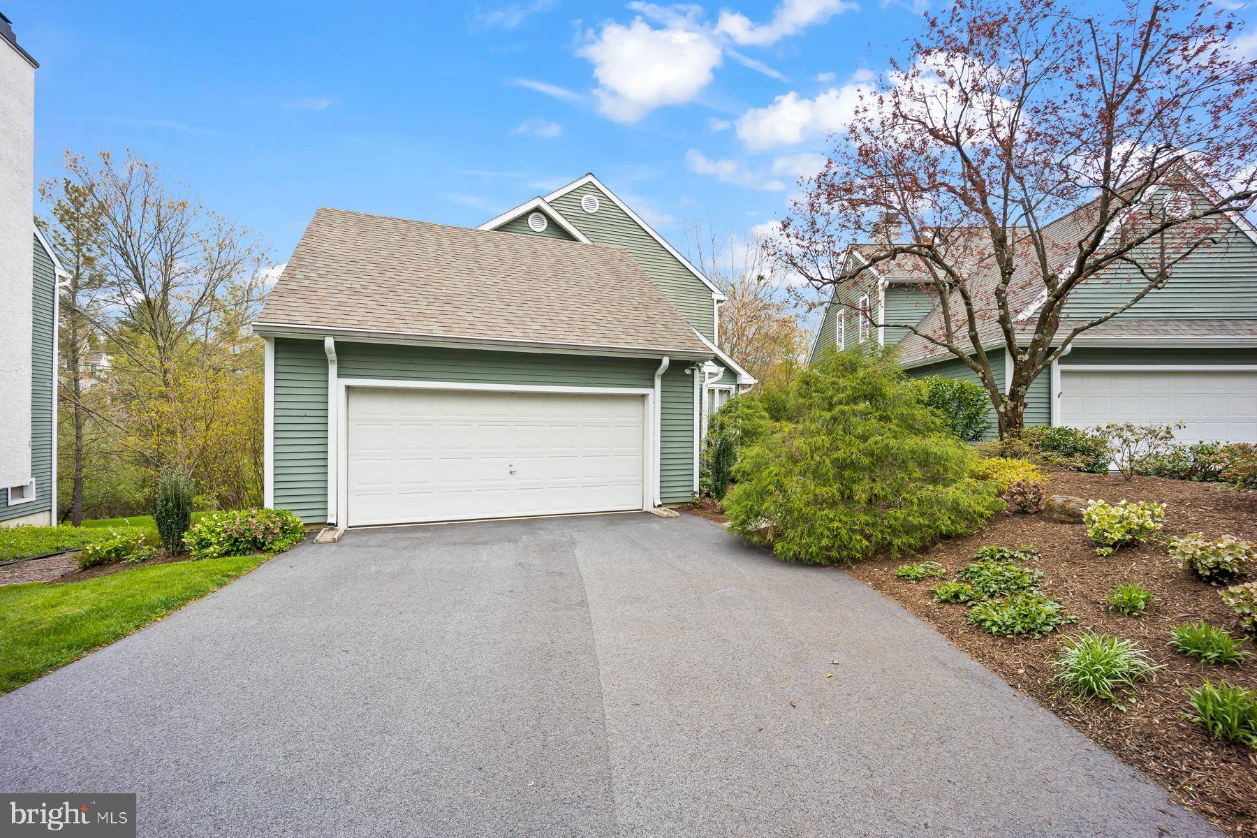 Newtown Square, PA 19073,35 HORSESHOE LN