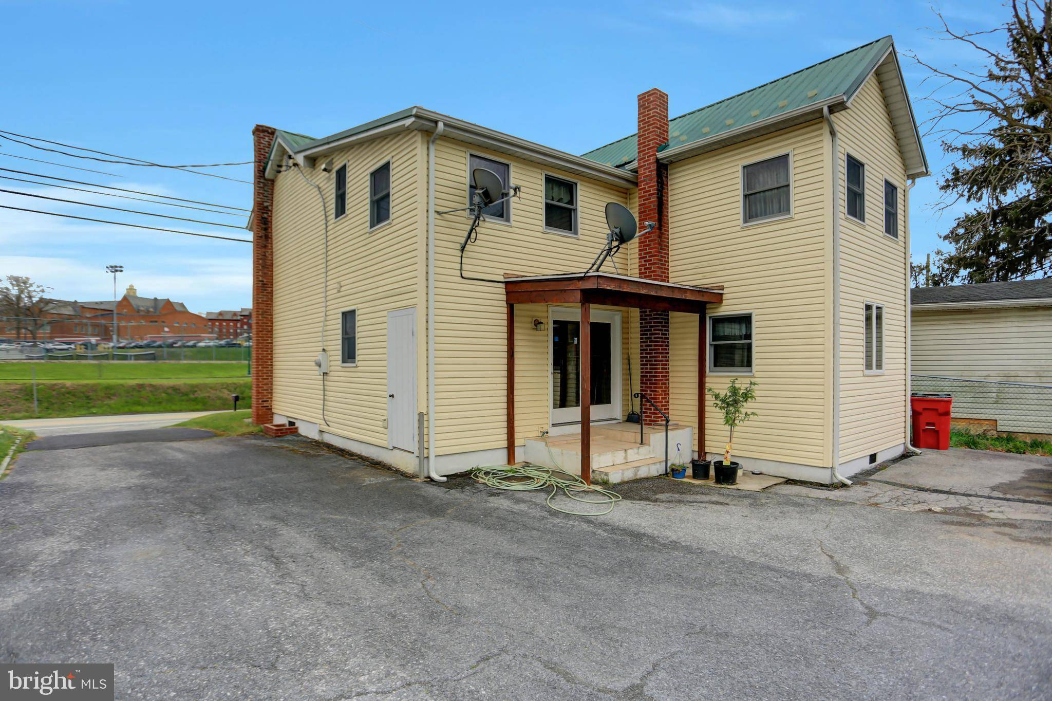 Shippensburg, PA 17257,404 N EARL ST