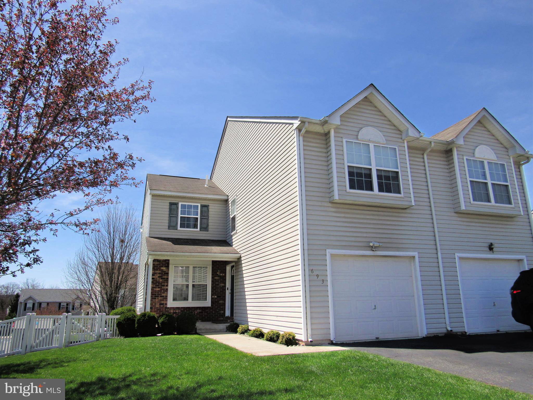 Pennsburg, PA 18073,693 DAISY LN