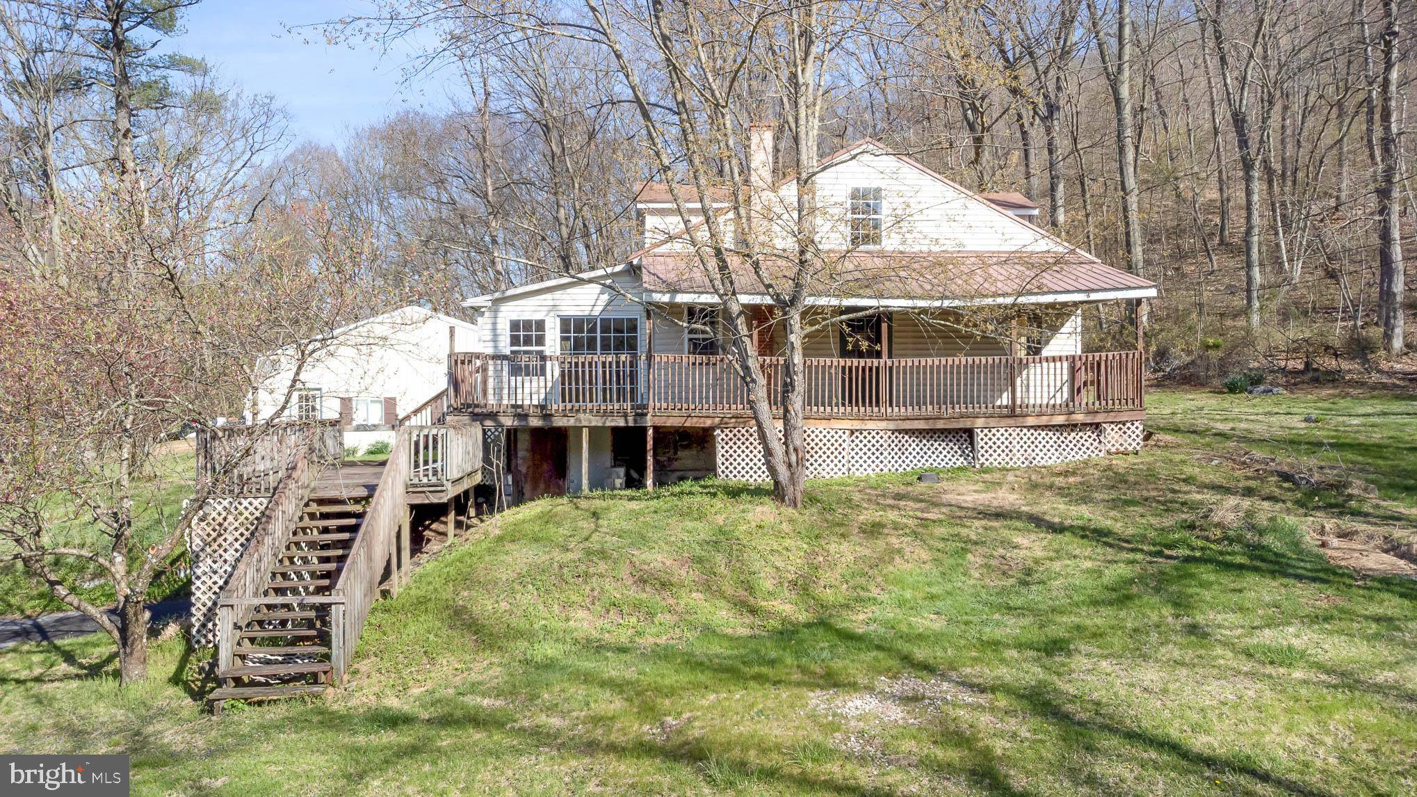 Mount Holly Springs, PA 17065,6 E LOCUST ST