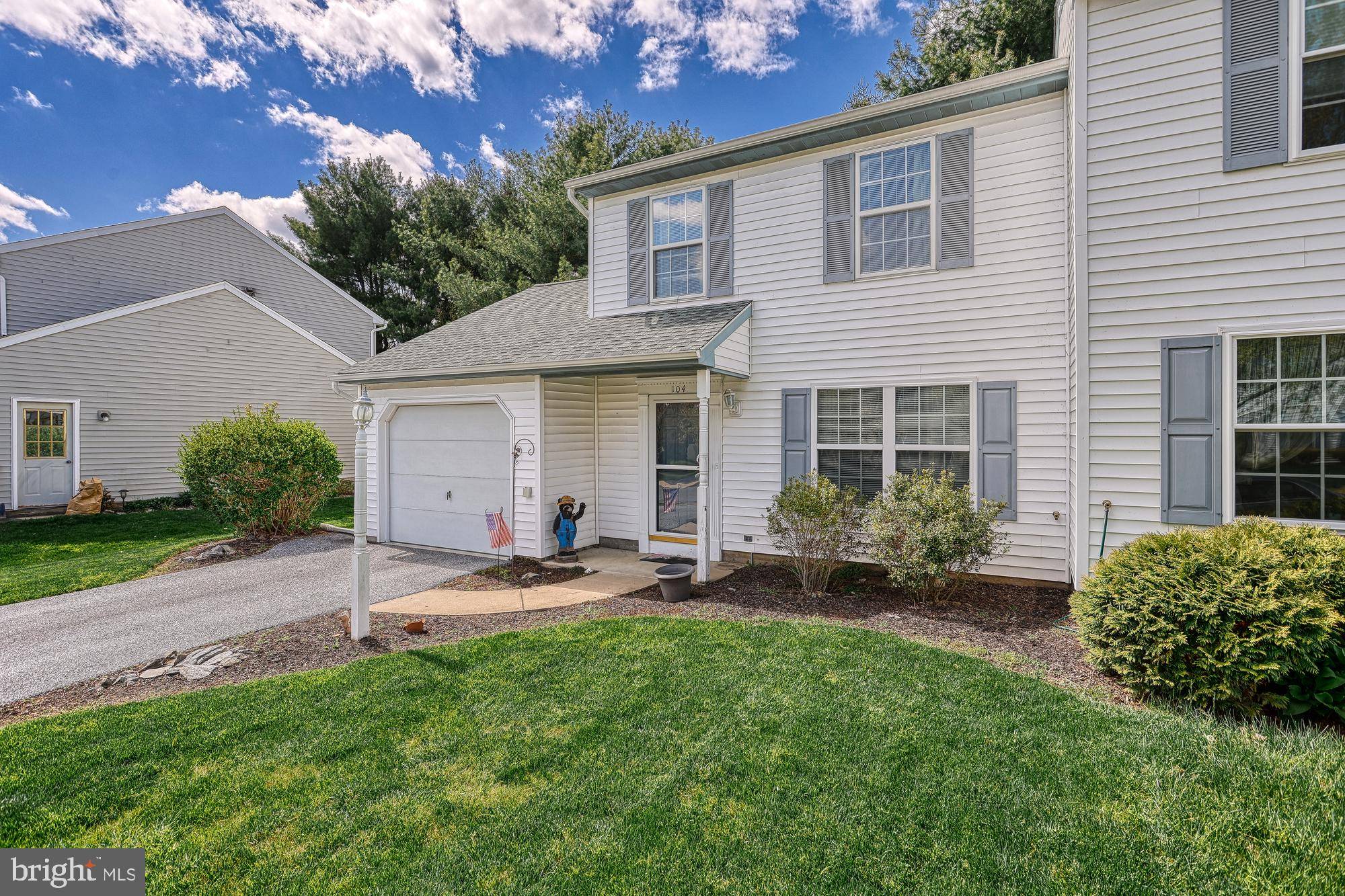 Lancaster, PA 17603,104 MEADOWCROFT LN