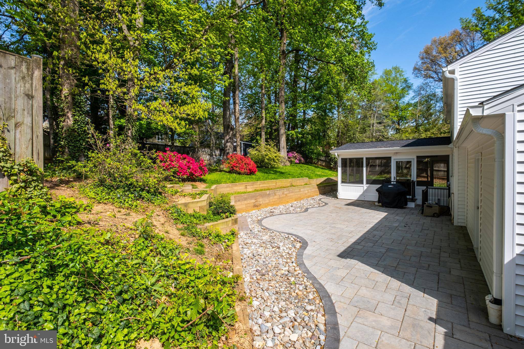 Falls Church, VA 22042,3318 PATHWAY CT