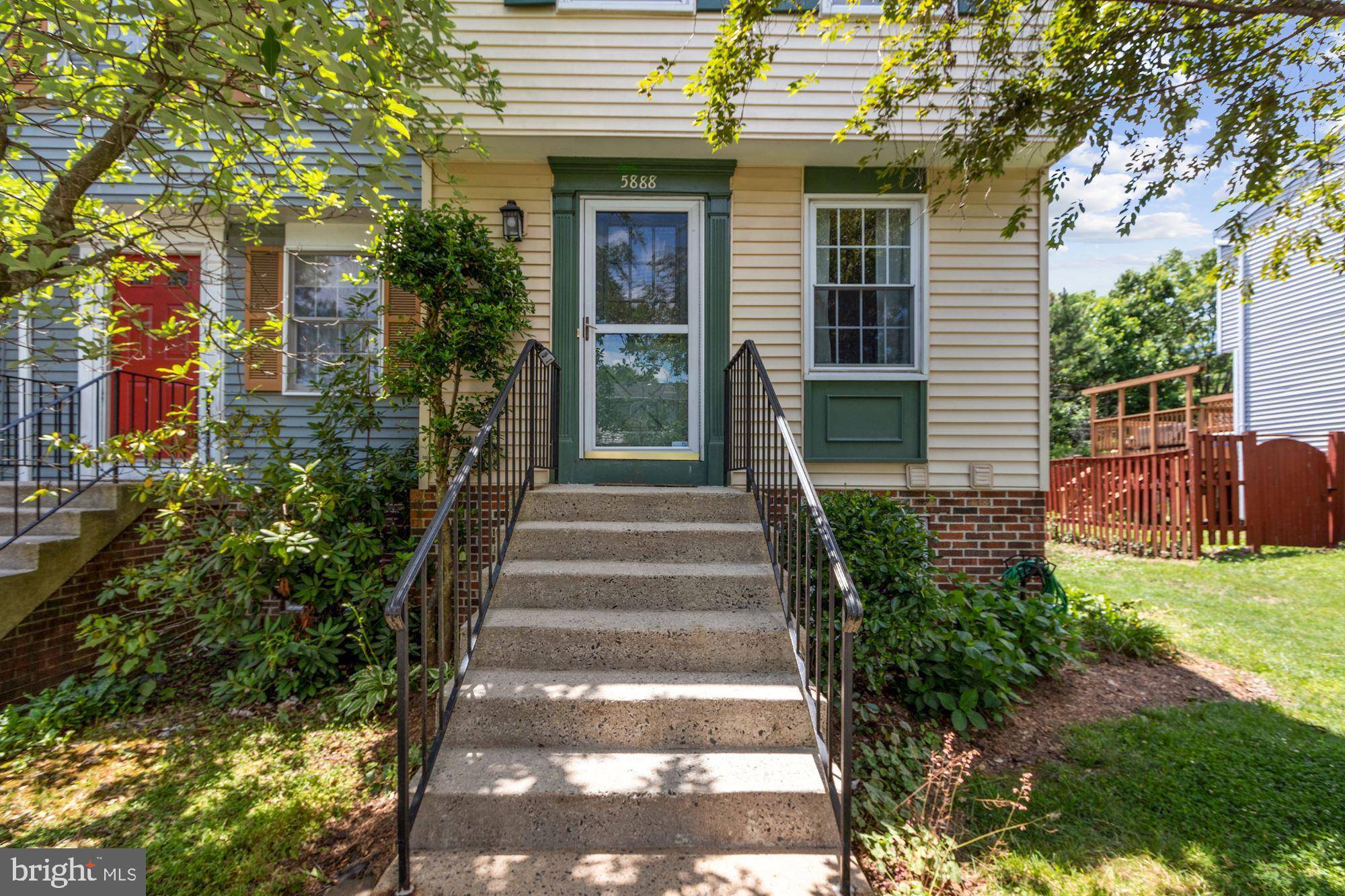 Centreville, VA 20121,5888 CLARENDON SPRINGS PL