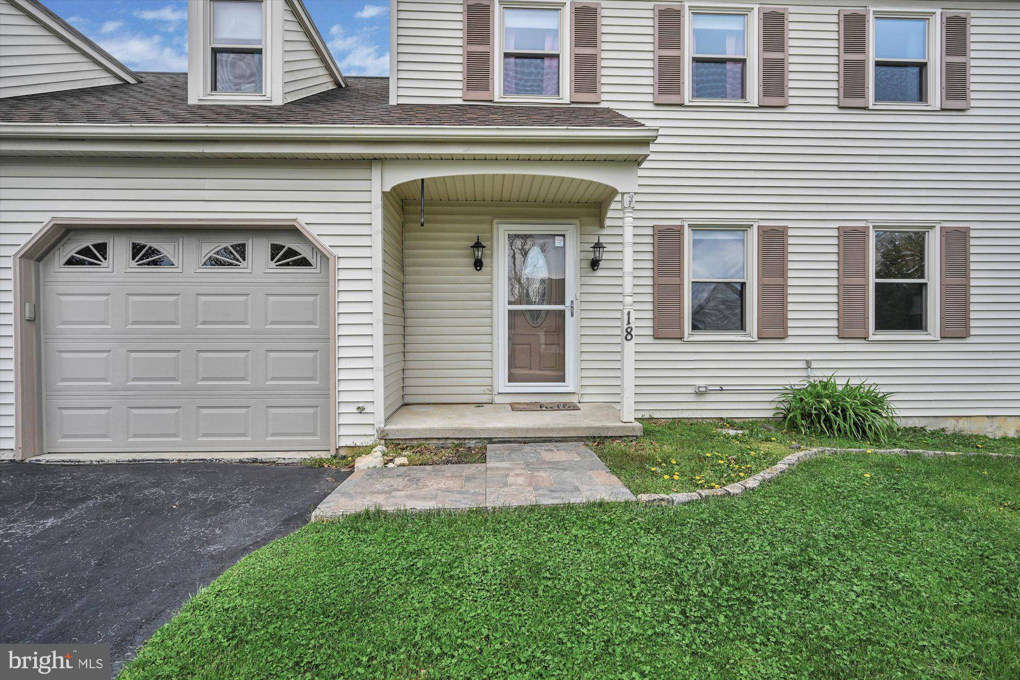 Ephrata, PA 17522,18 MARKET VIEW DR