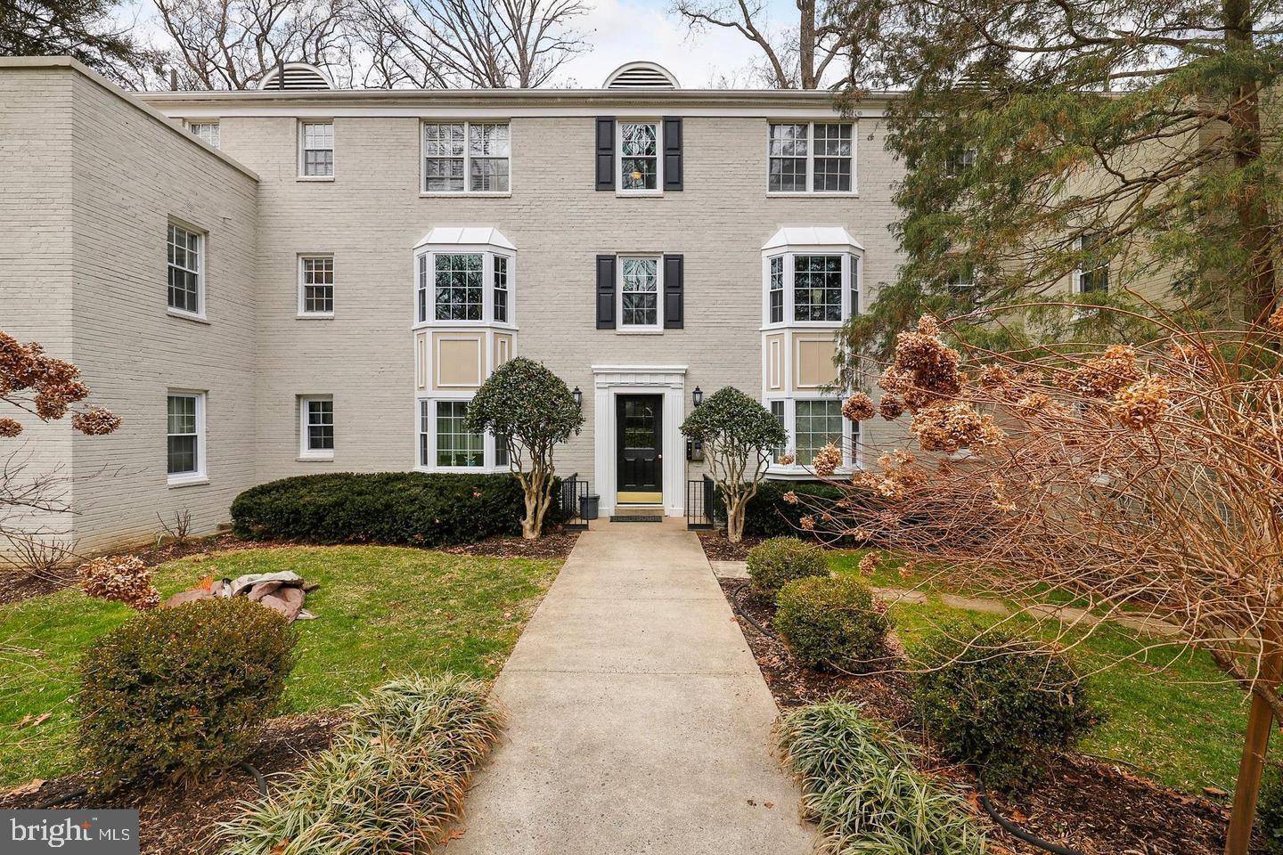 Arlington, VA 22204,700 S ARLINGTON MILL DR #103