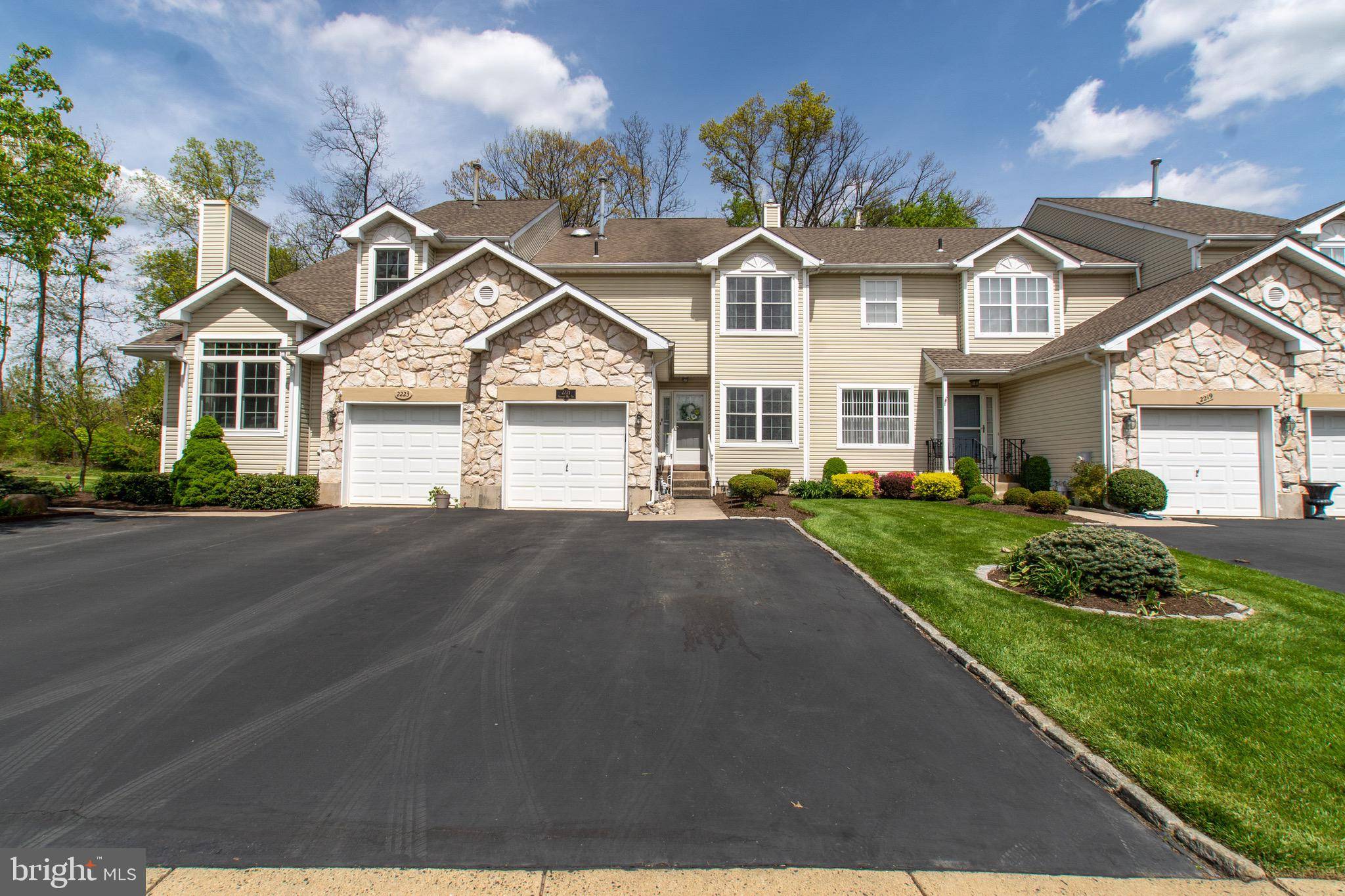 Warrington, PA 18976,2221 ORCHARD HILL CIR