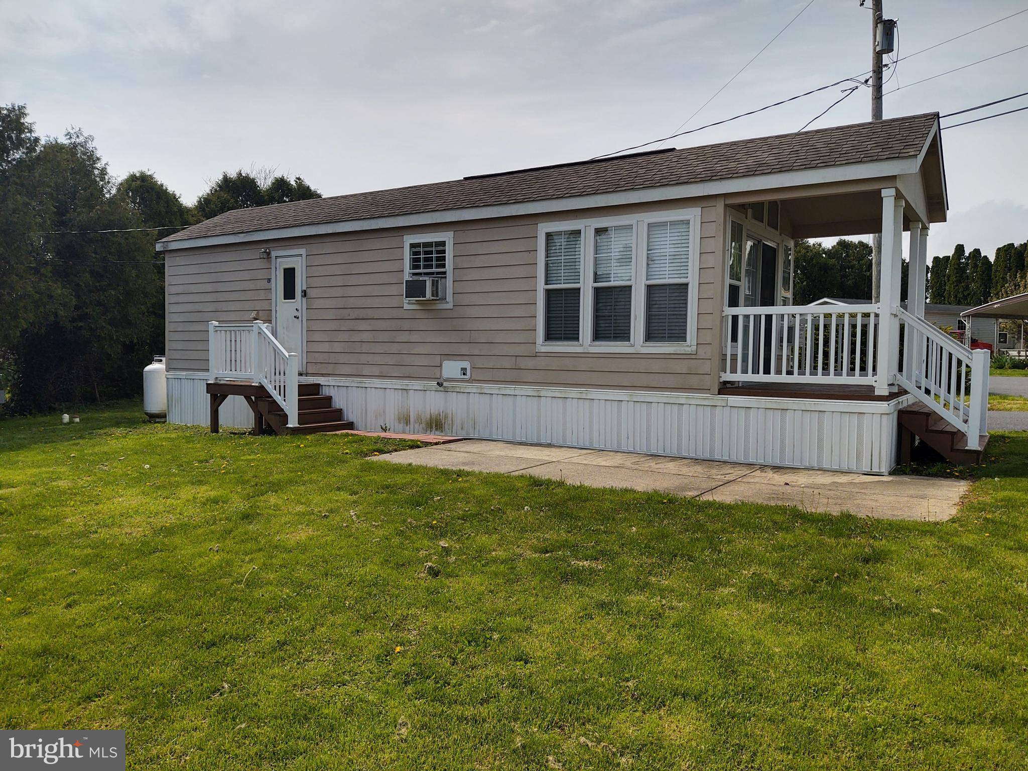 East Earl, PA 17519,2 DOUGLAS LN