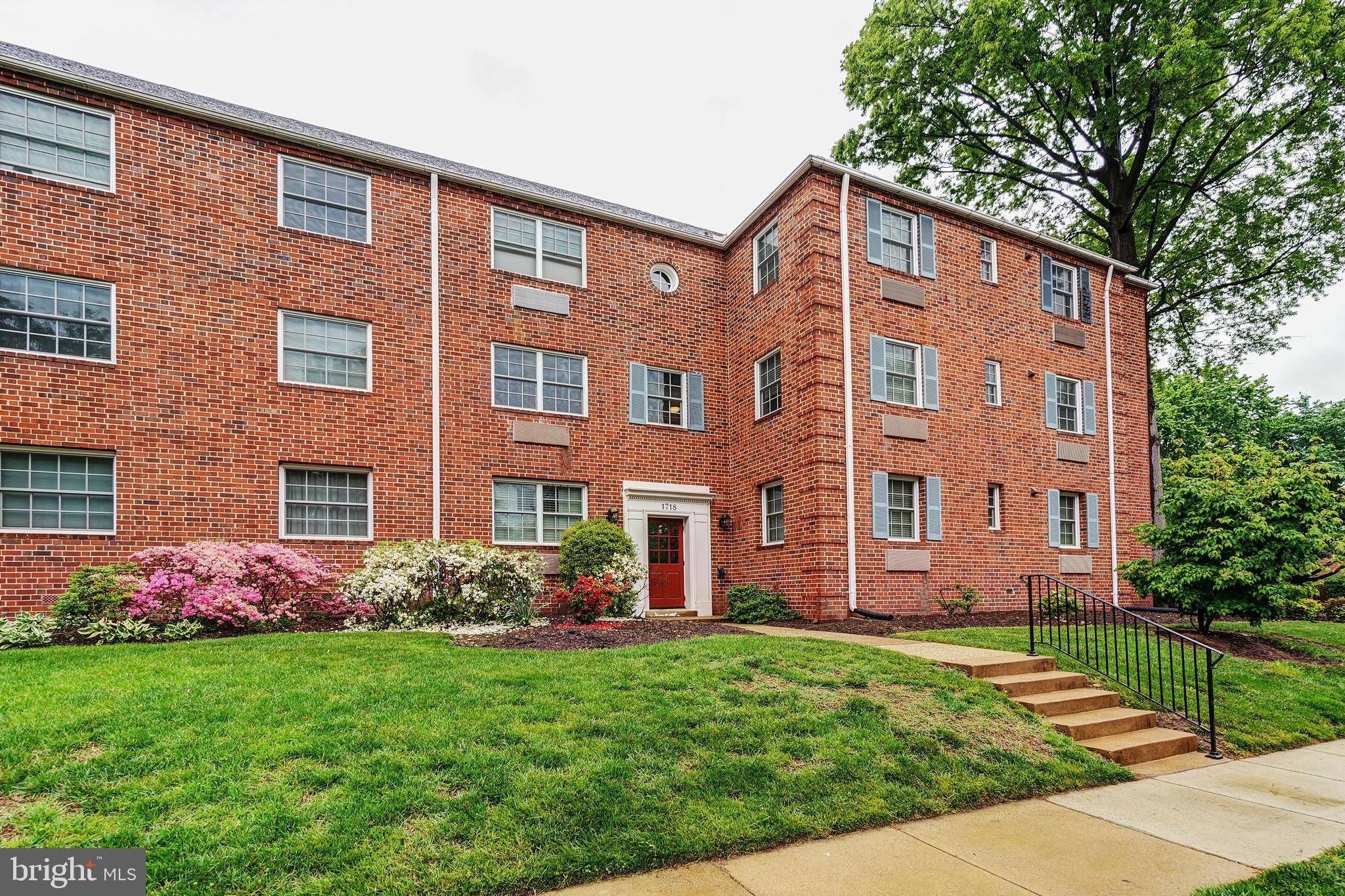 Alexandria, VA 22314,1718 W ABINGDON DR #301