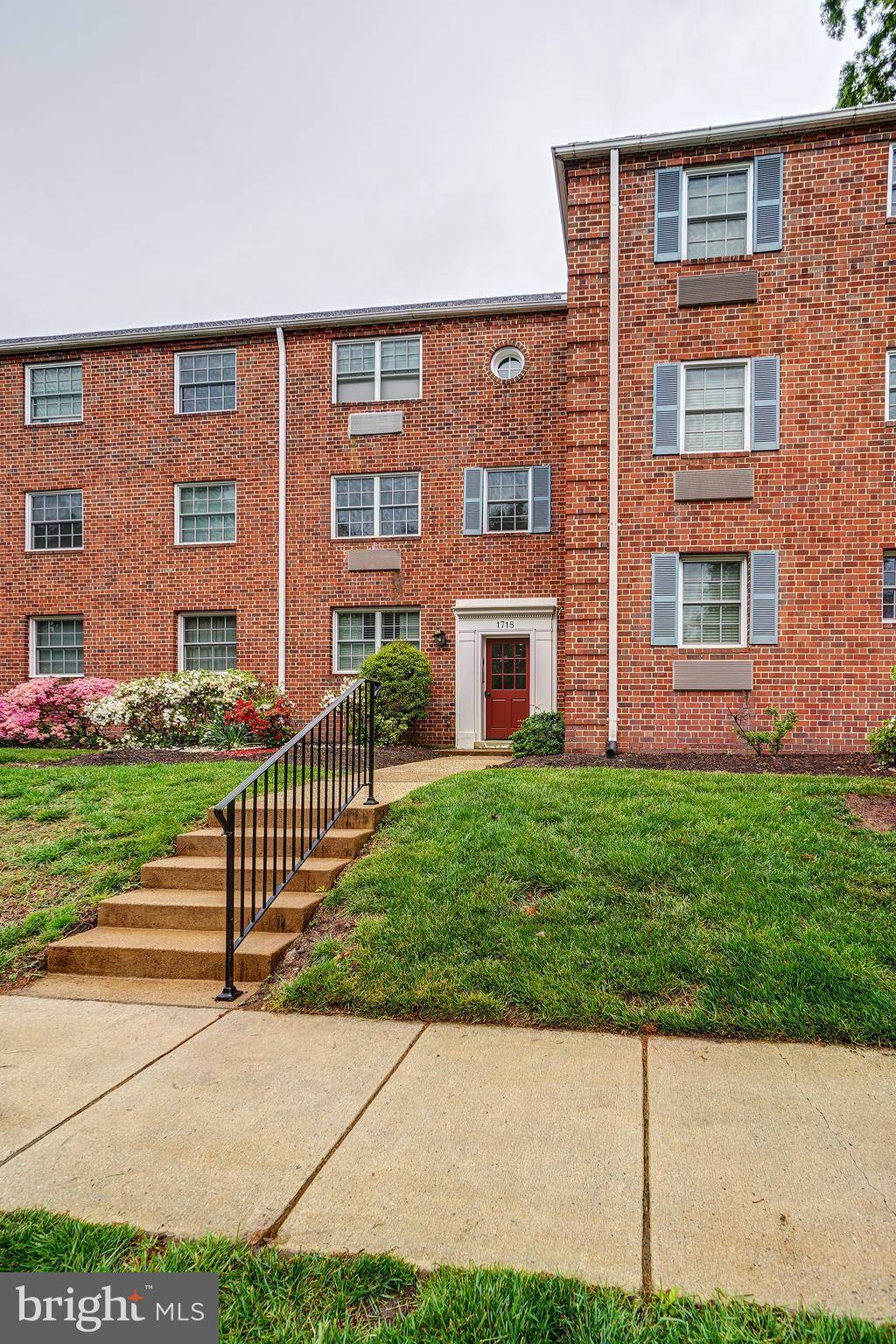 Alexandria, VA 22314,1718 W ABINGDON DR #301