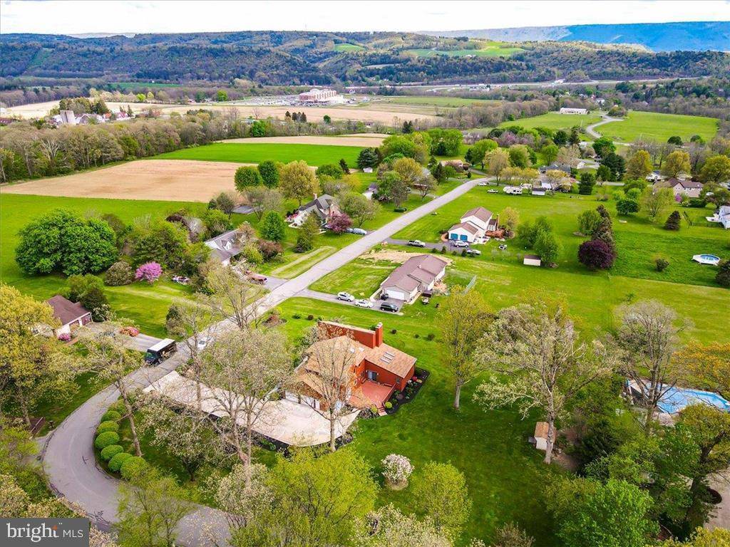 Lehighton, PA 18235,335 KNOLL DR