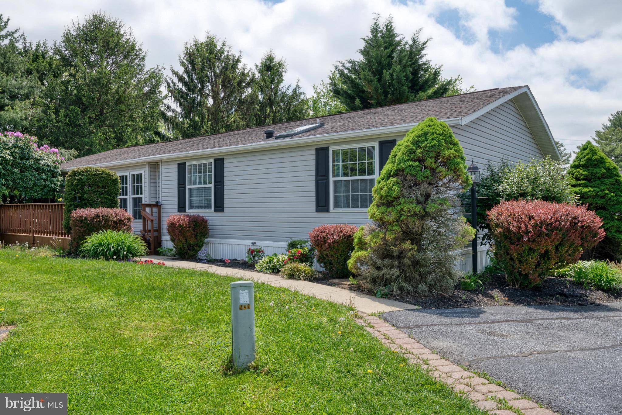 Lancaster, PA 17603,102 TRAILS END CT S