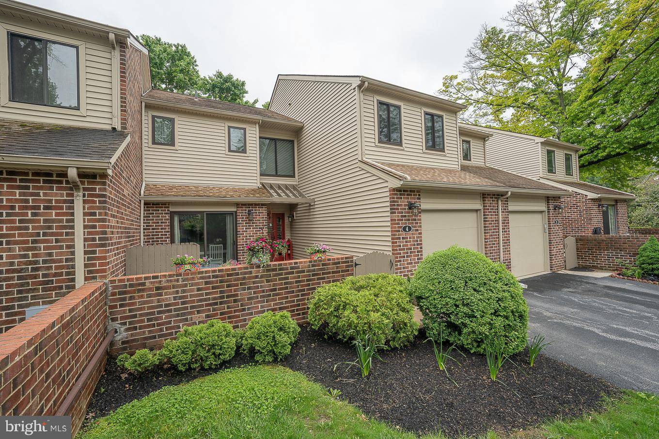 Chesterbrook, PA 19087,4 SCOTT CT