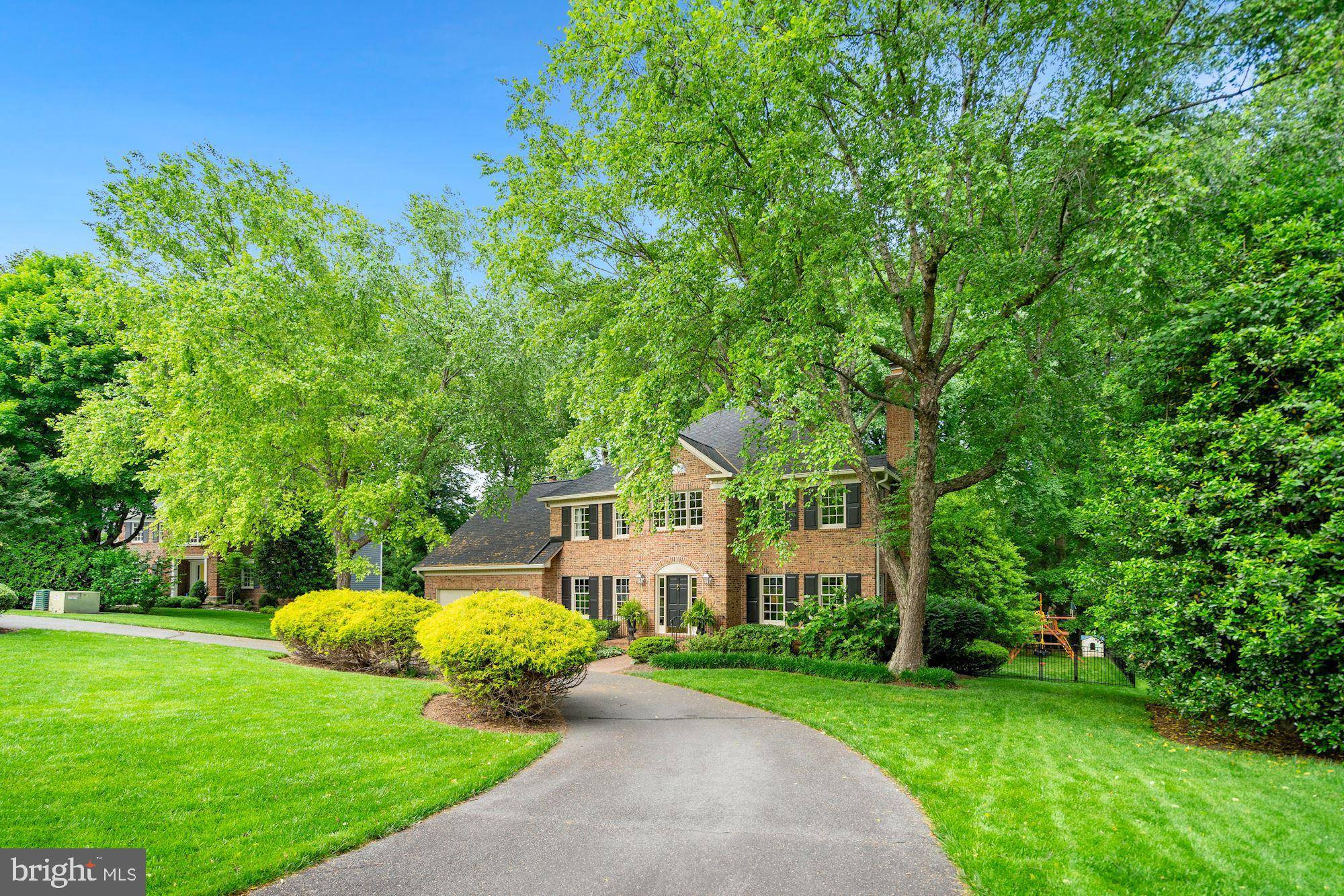 Mclean, VA 22101,5904 MOSS WOOD LN