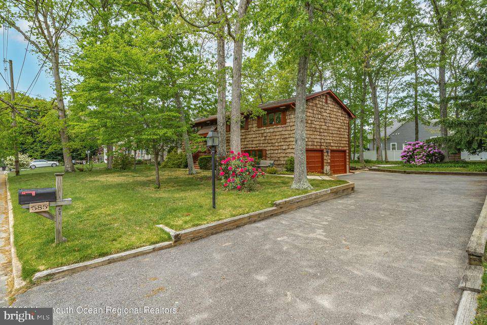 Lanoka Harbor, NJ 08734,585 LANLAC DR