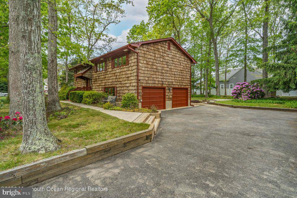 Lanoka Harbor, NJ 08734,585 LANLAC DR