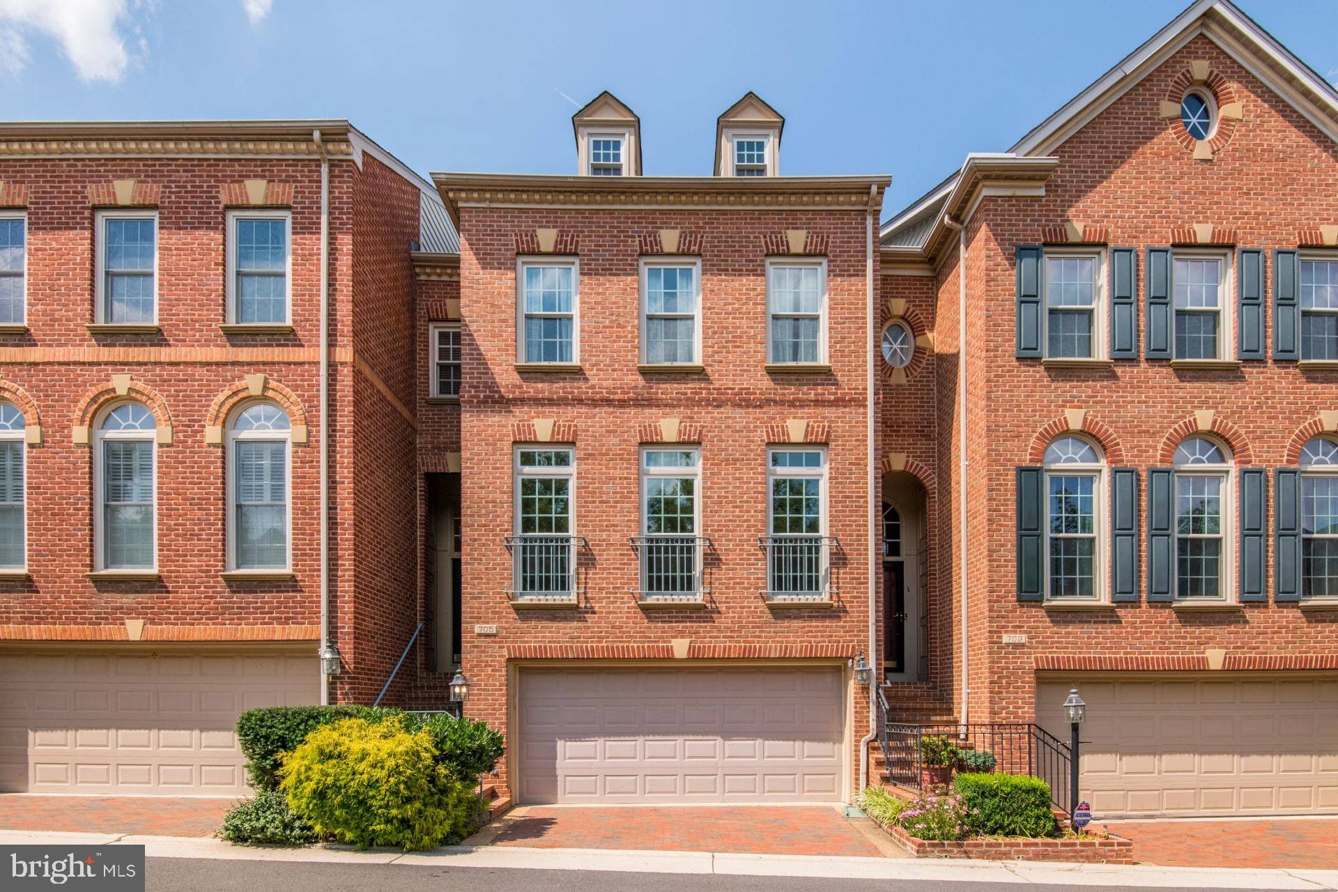 Alexandria, VA 22314,705 ARCH HALL LN