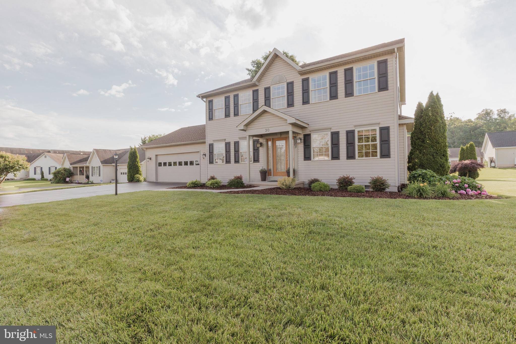 Falling Waters, WV 25419,30 WISTERIA CT